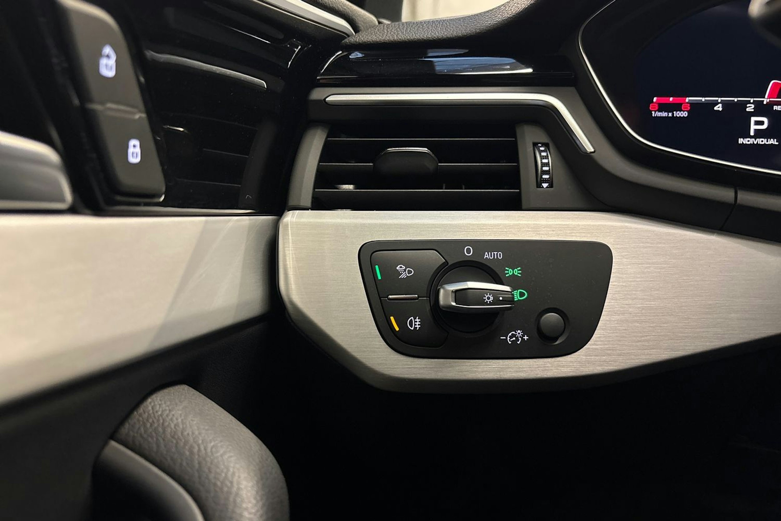 harmaa Audi A4 2021 kuva 18.