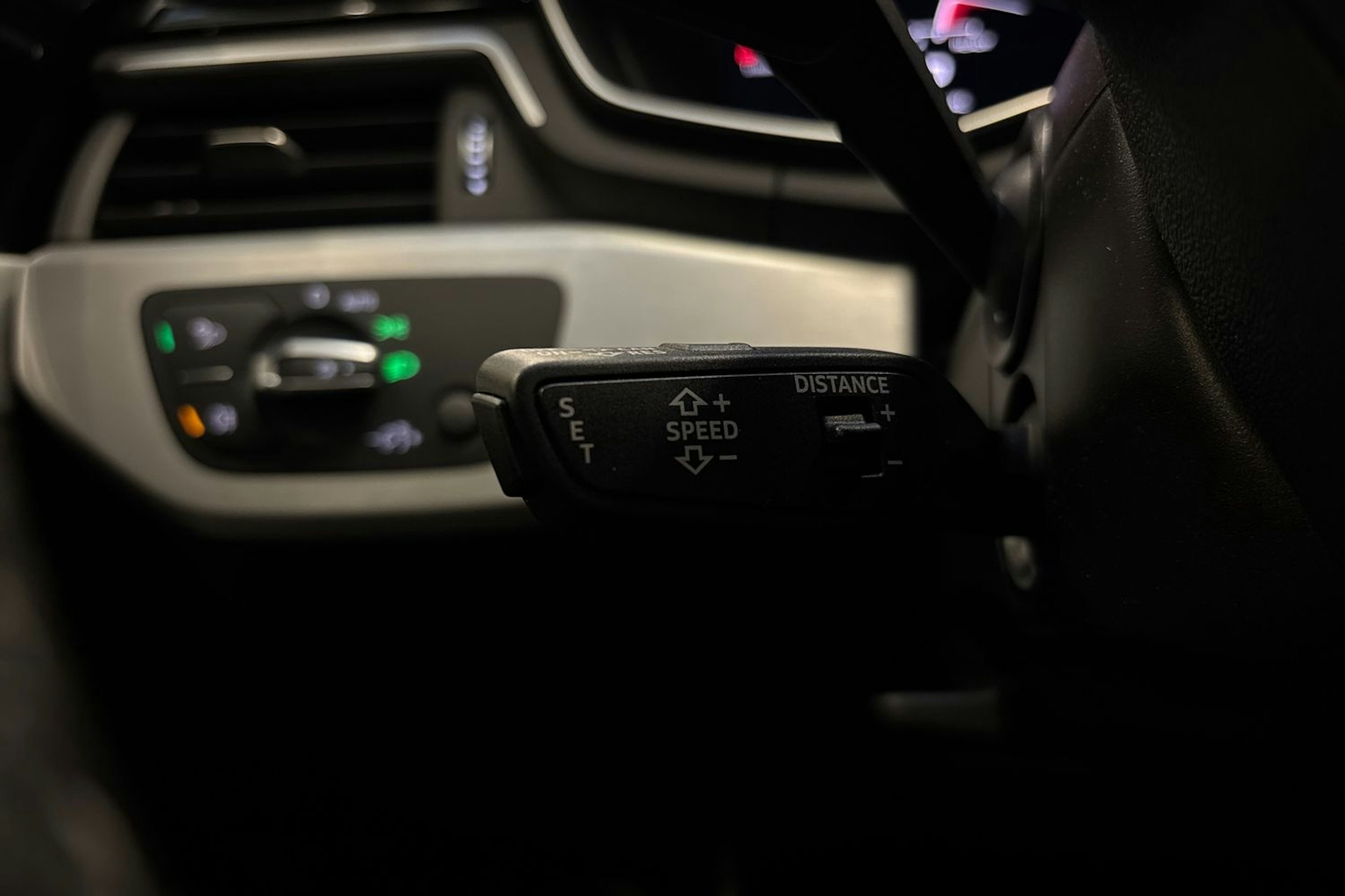 harmaa Audi A4 2021 kuva 19.