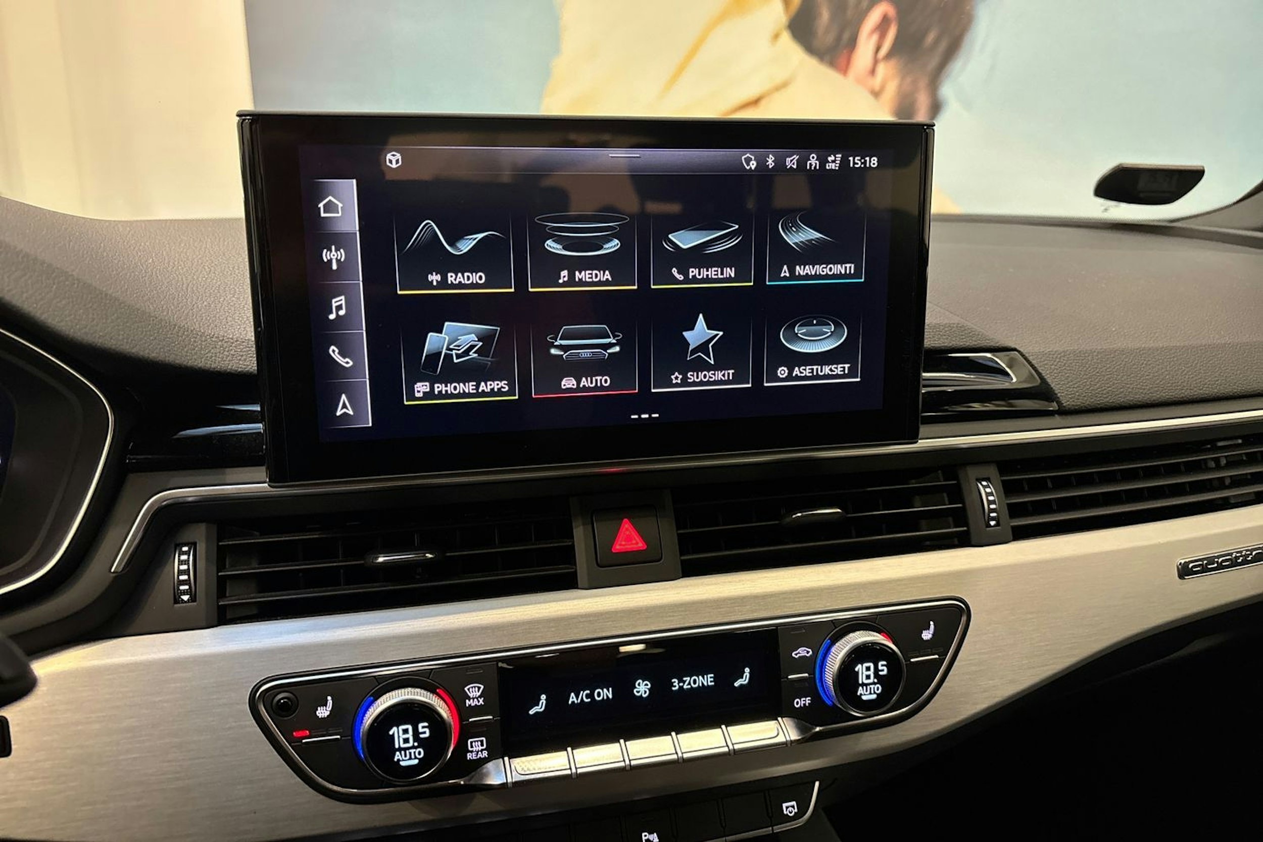 harmaa Audi A4 2021 kuva 23.