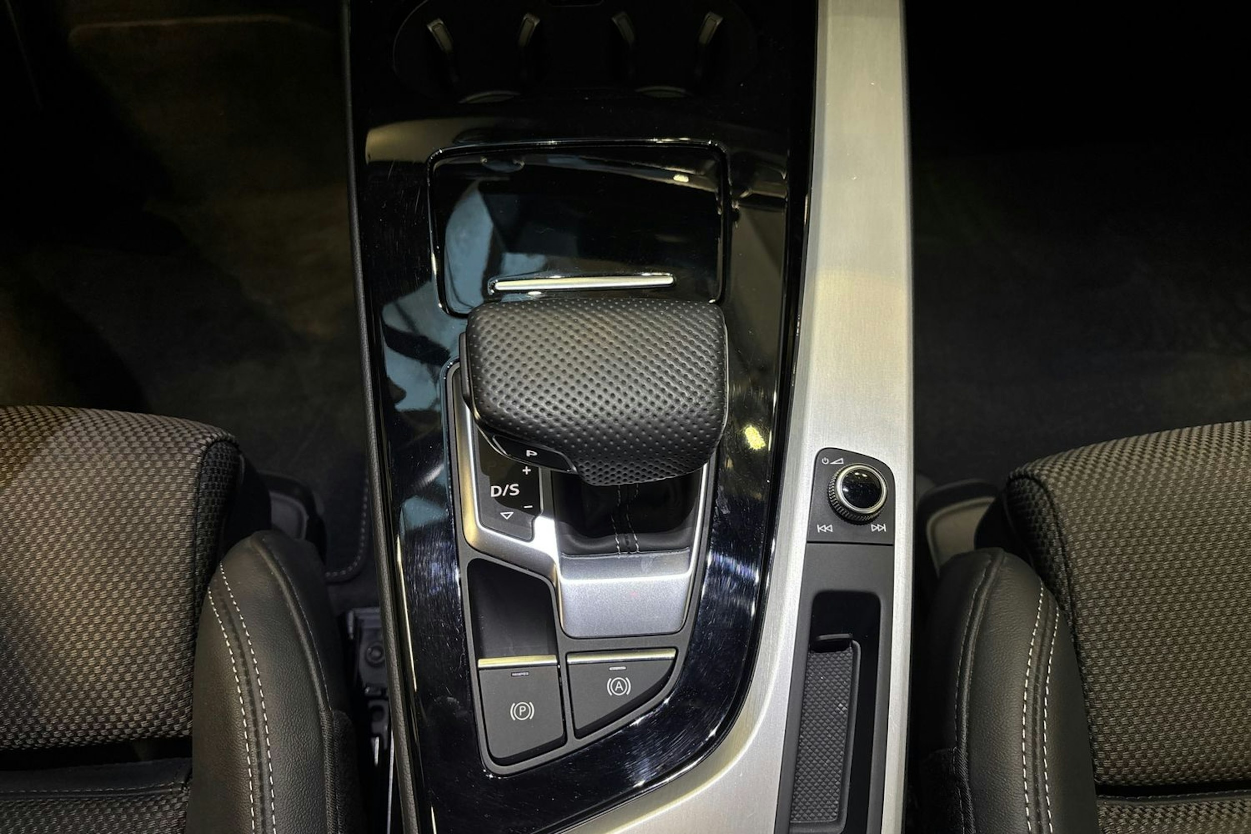 harmaa Audi A4 2021 kuva 25.