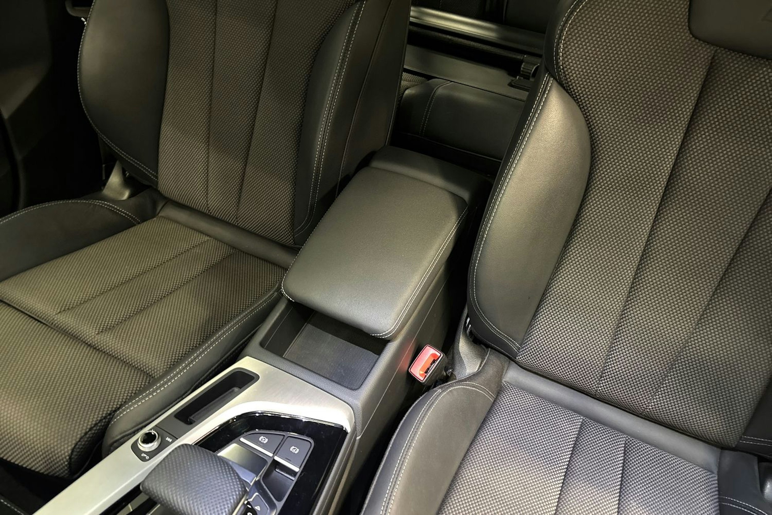 harmaa Audi A4 2021 kuva 26.