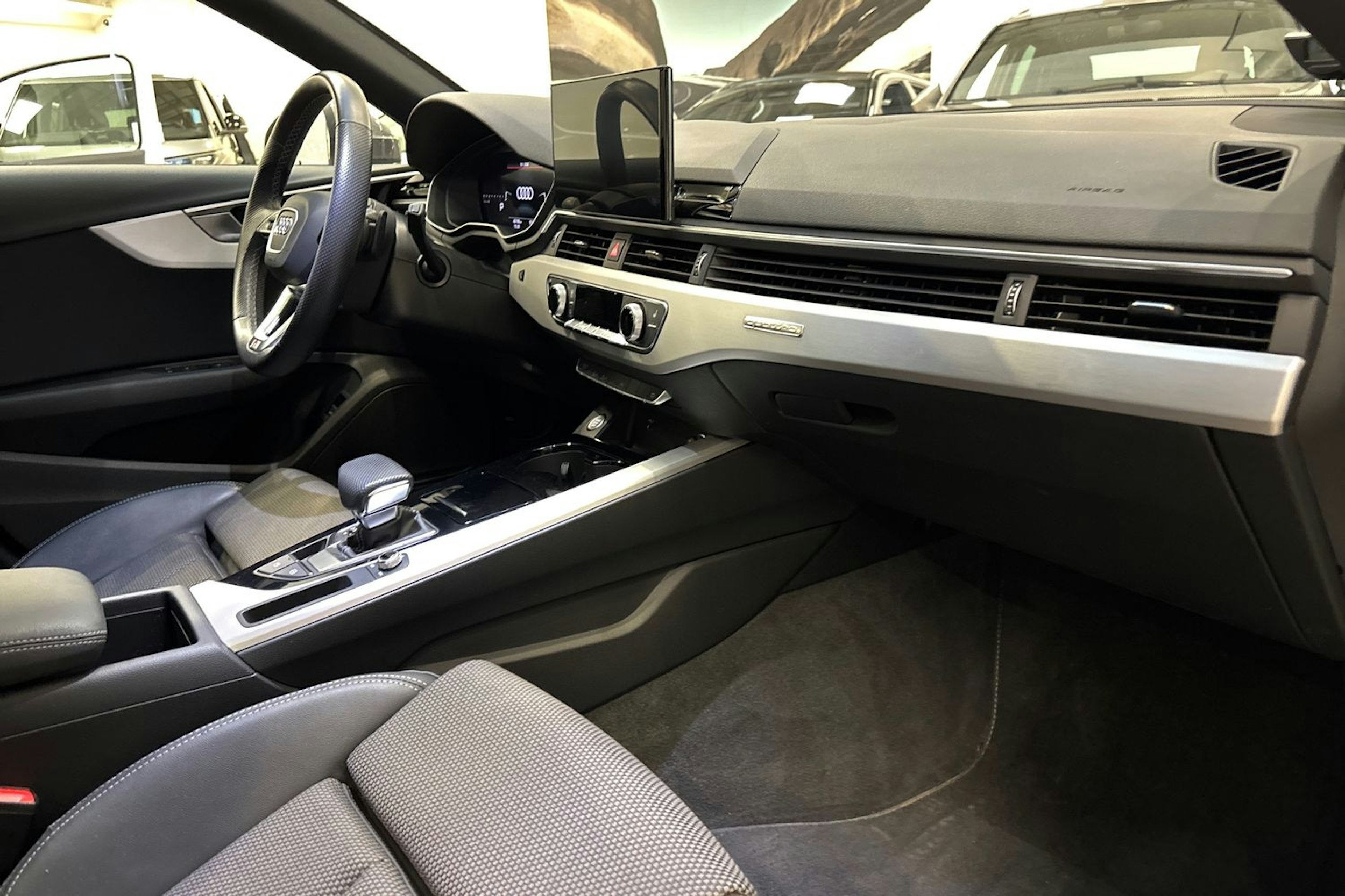 harmaa Audi A4 2021 kuva 27.