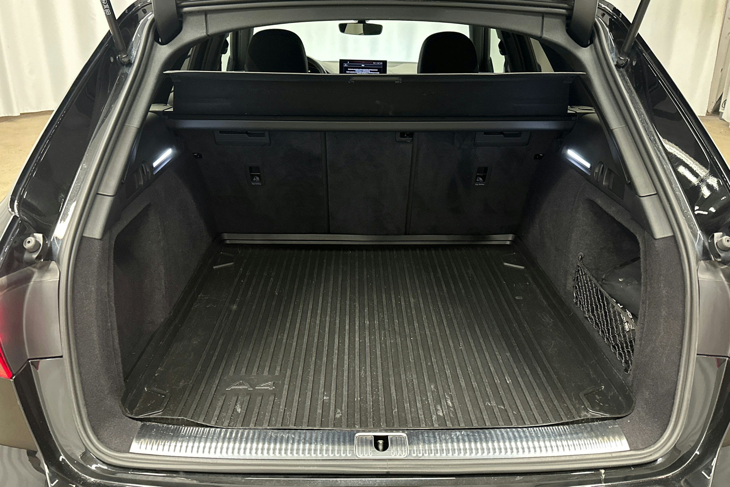 musta Audi A4 2021 kuva 14.