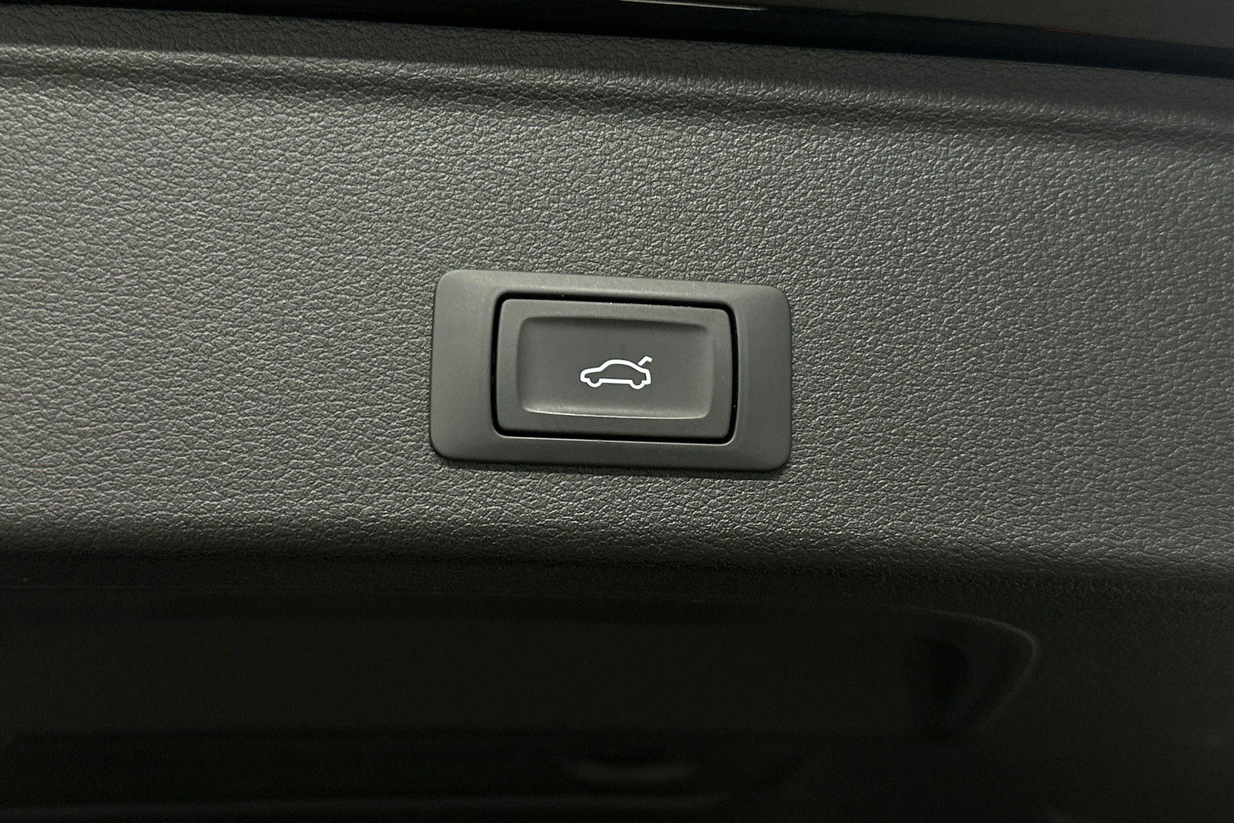 musta Audi A4 2021 kuva 15.