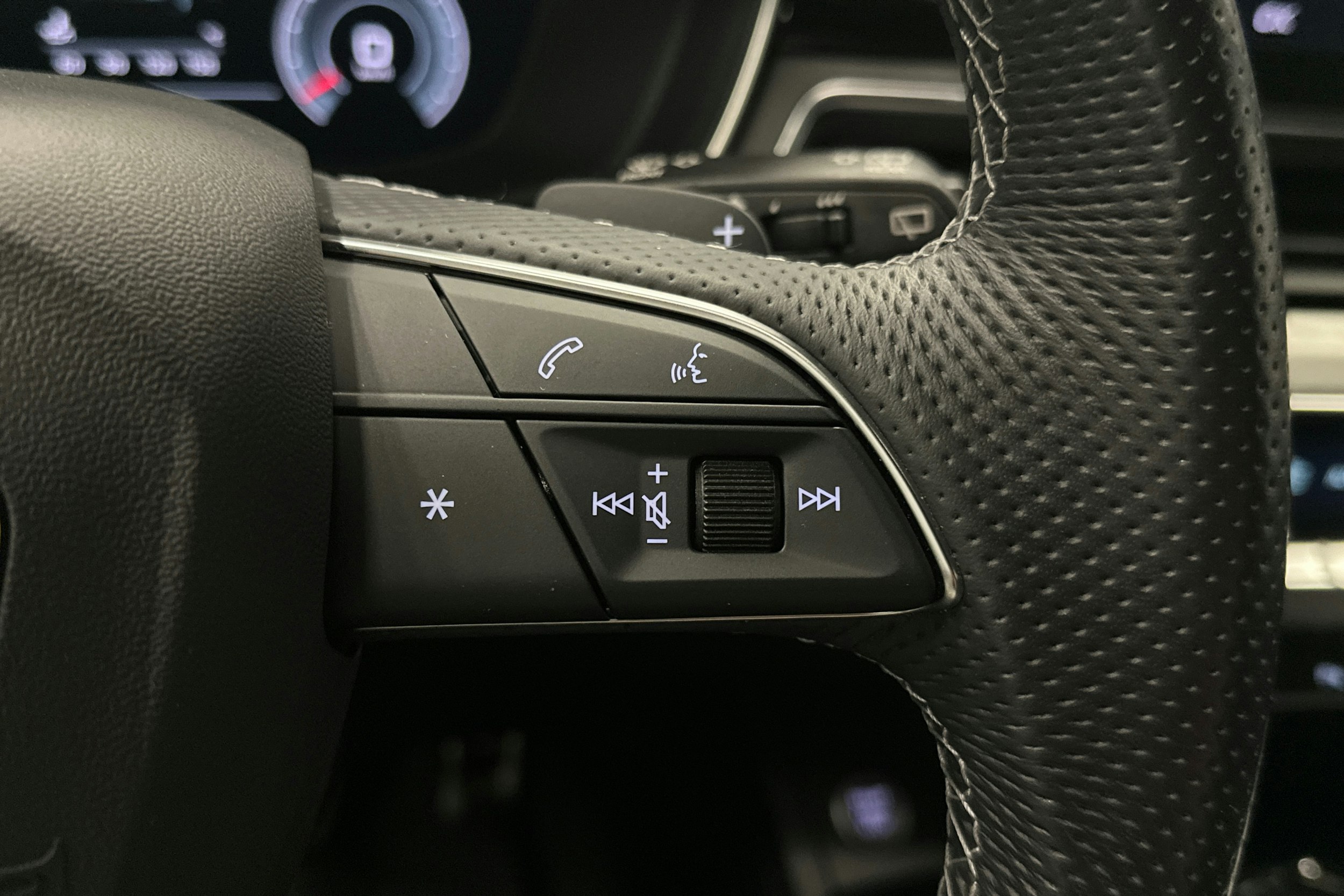 musta Audi A4 2021 kuva 18.