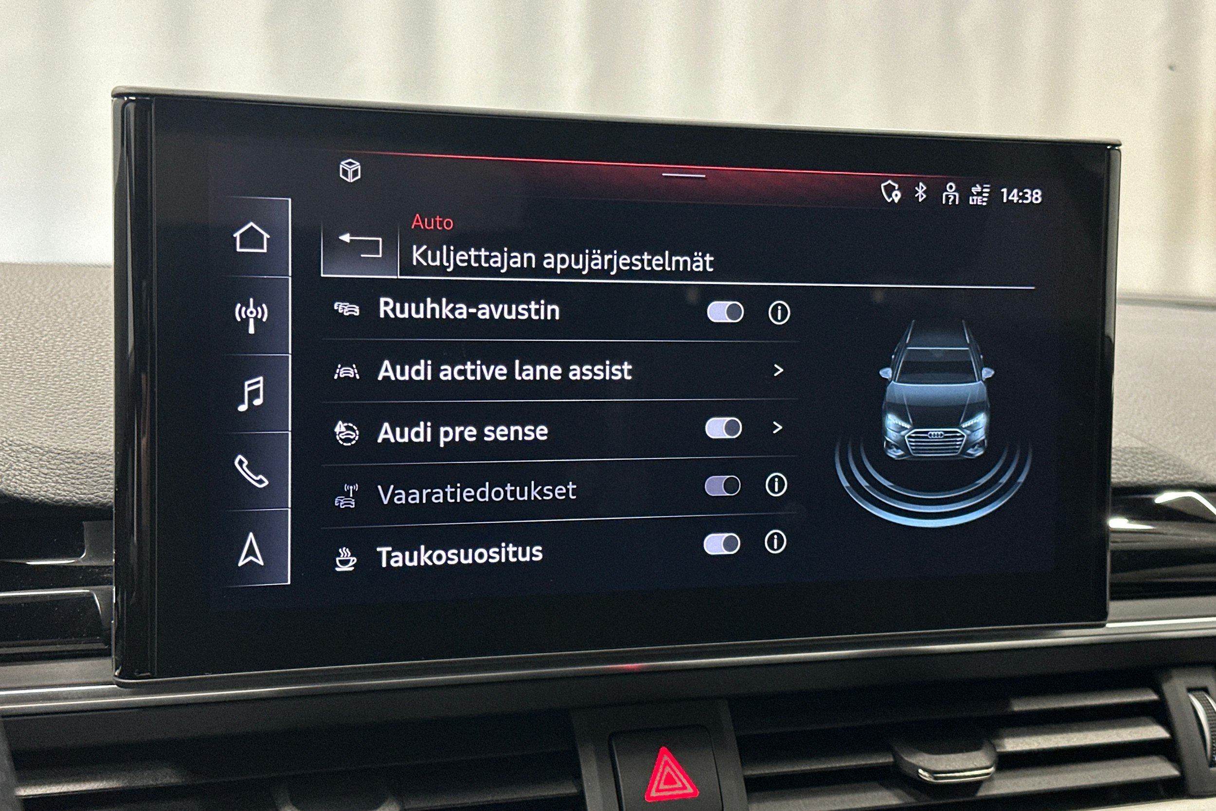 musta Audi A4 2021 kuva 24.