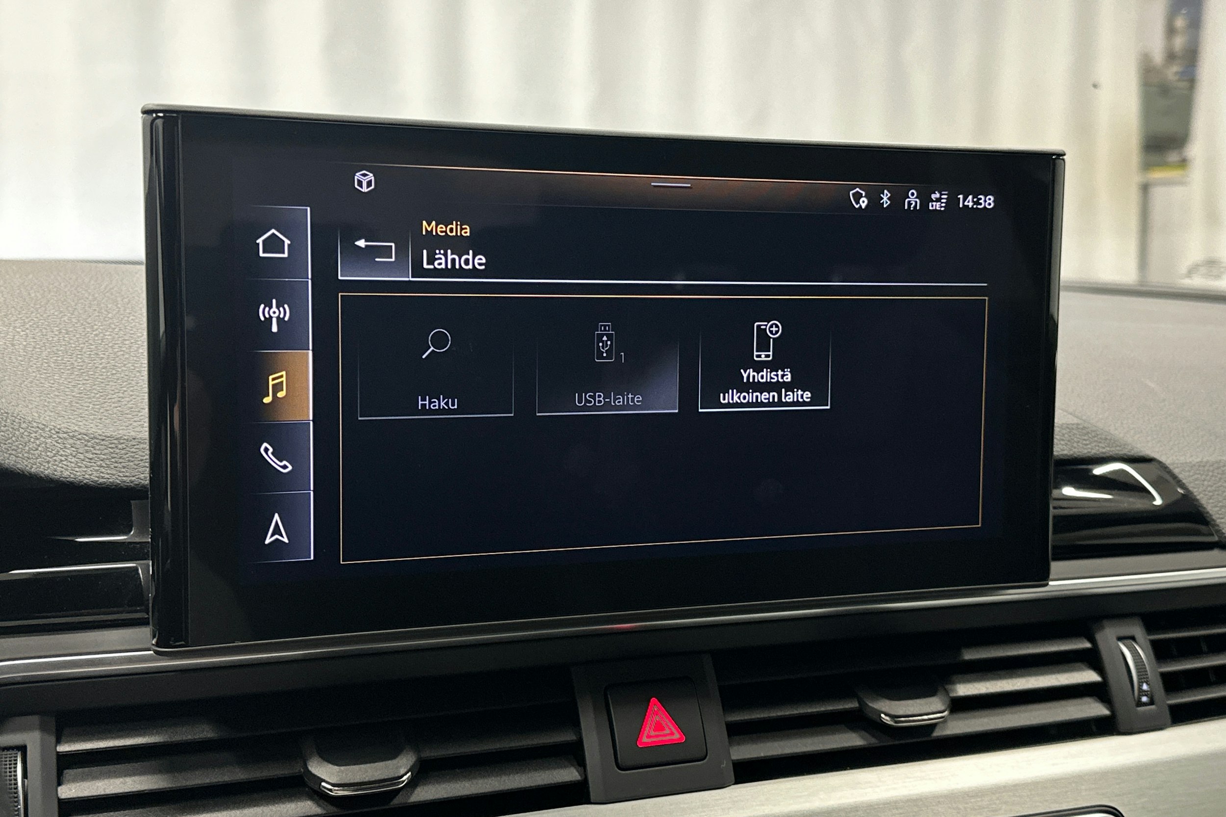 musta Audi A4 2021 kuva 25.