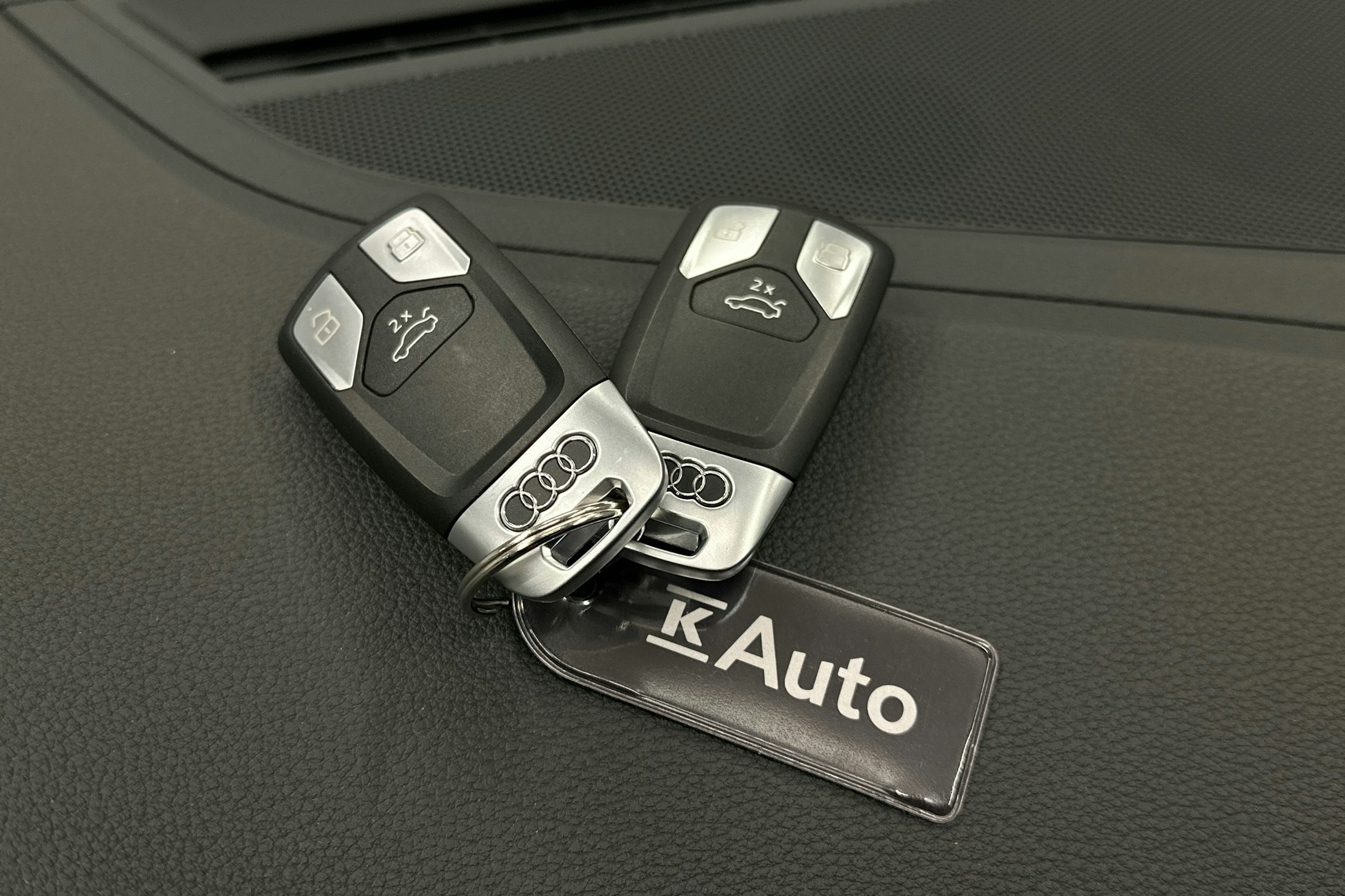 musta Audi A4 2021 kuva 28.