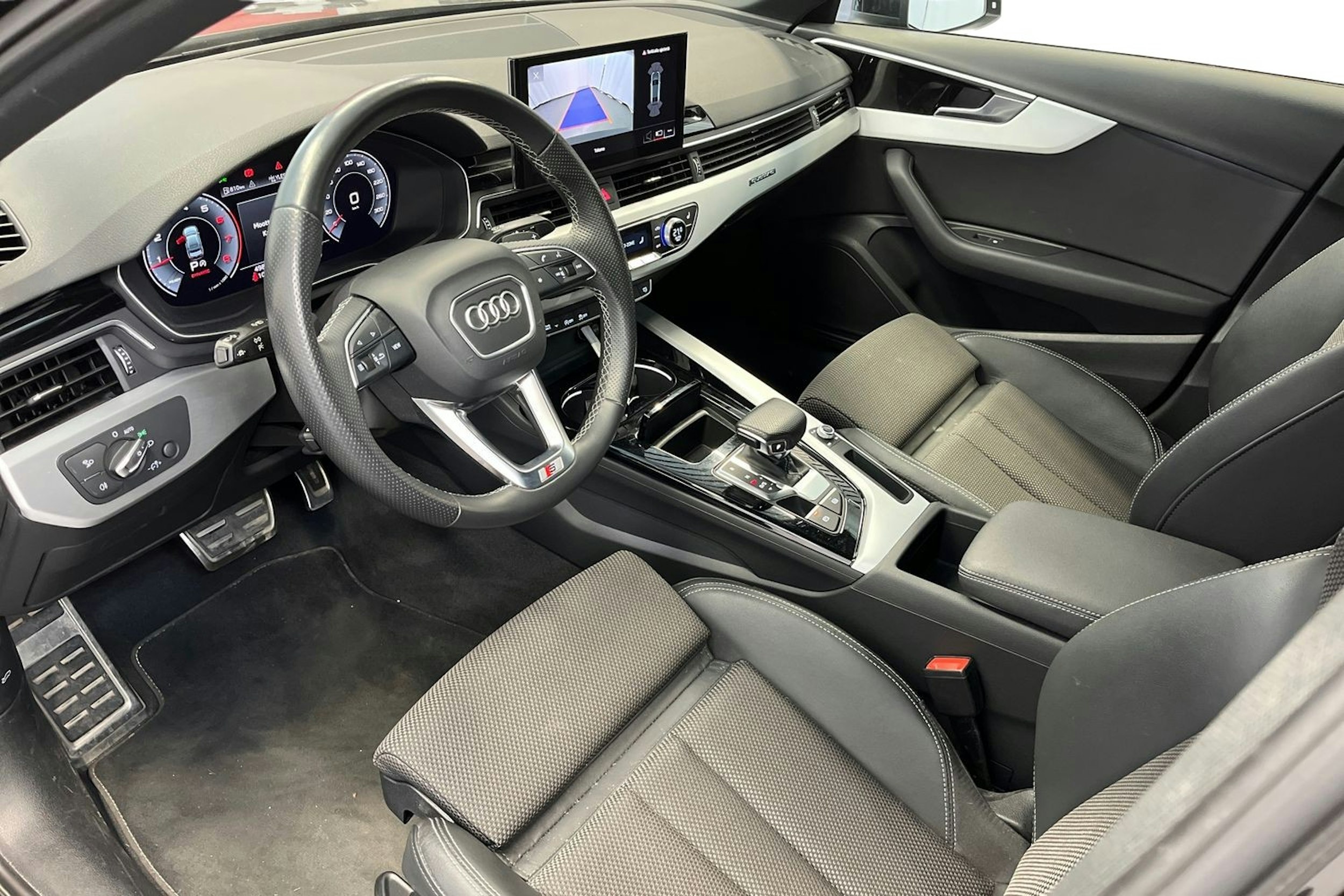 Musta Audi A4 2021 kuva 3.