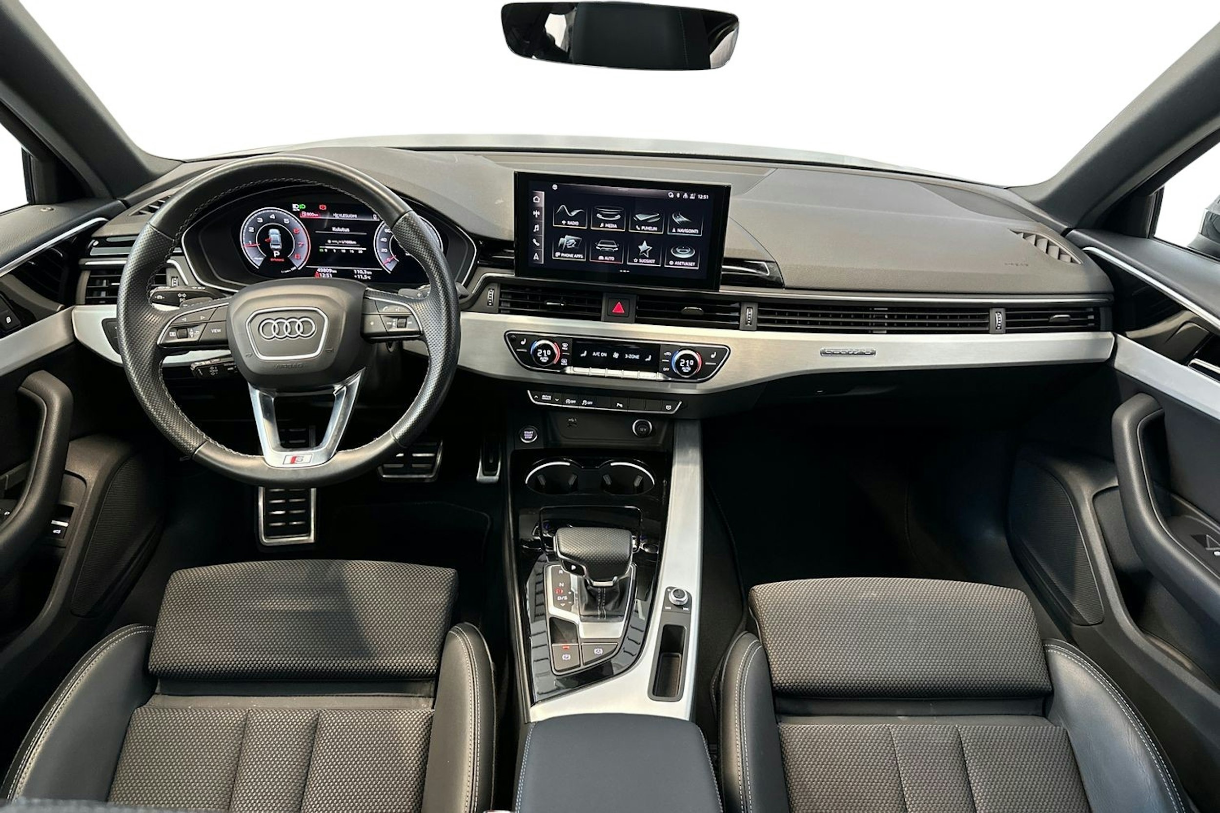 Musta Audi A4 2021 kuva 7.