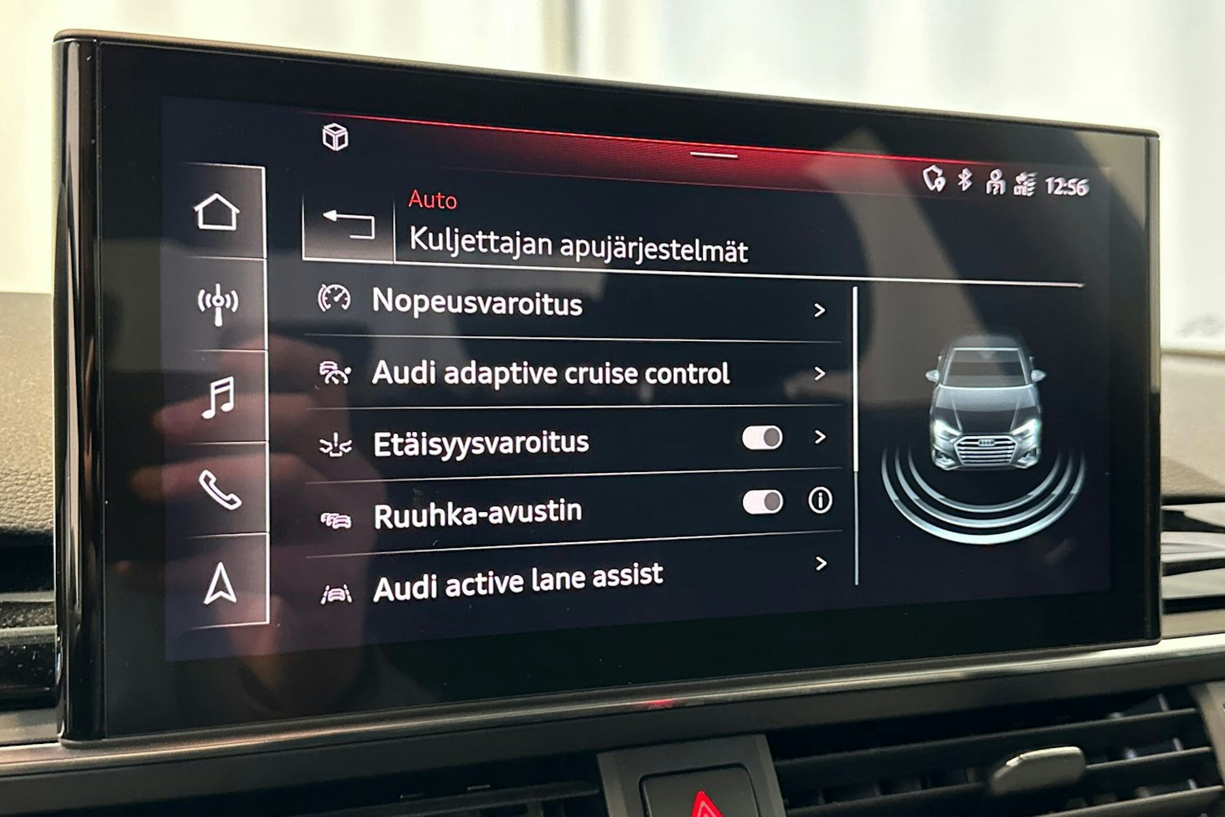 Musta Audi A4 2021 kuva 20.