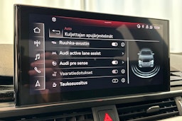 Musta Audi A4 2021 kuva 21.