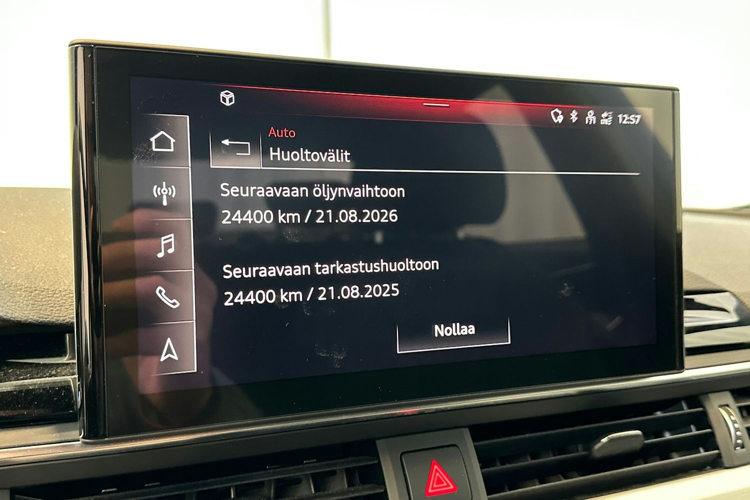 Musta Audi A4 2021 kuva 23.