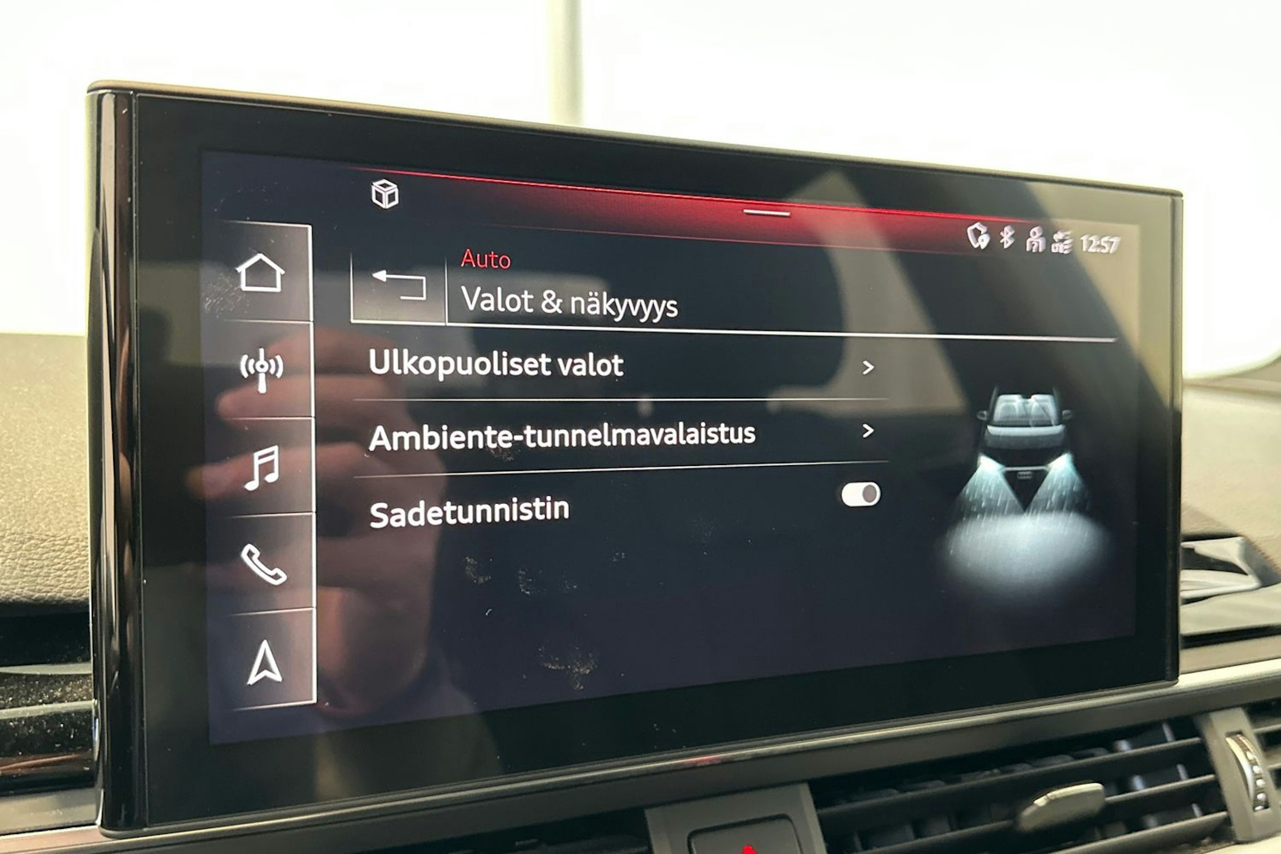 Musta Audi A4 2021 kuva 24.