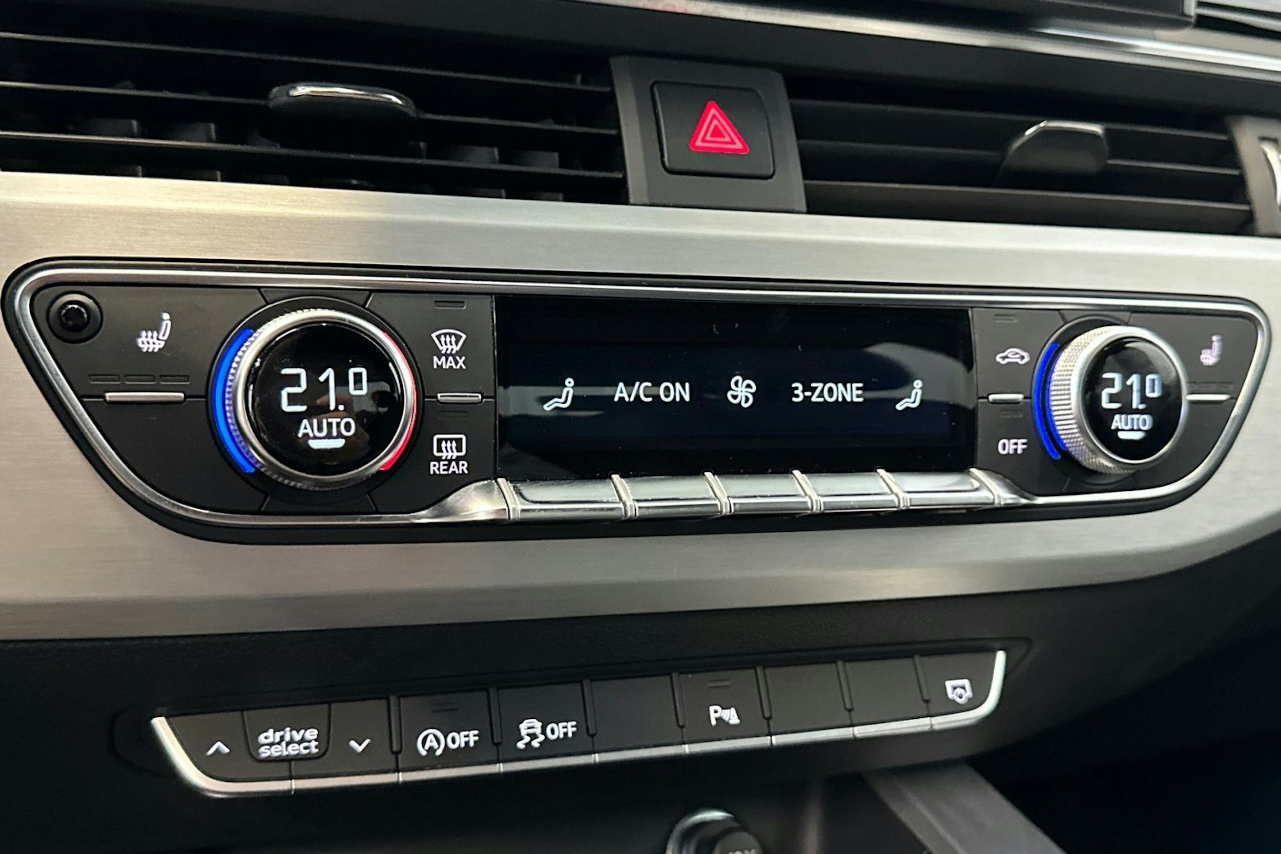 Musta Audi A4 2021 kuva 25.