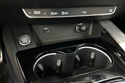 Musta Audi A4 2021 kuva 26.