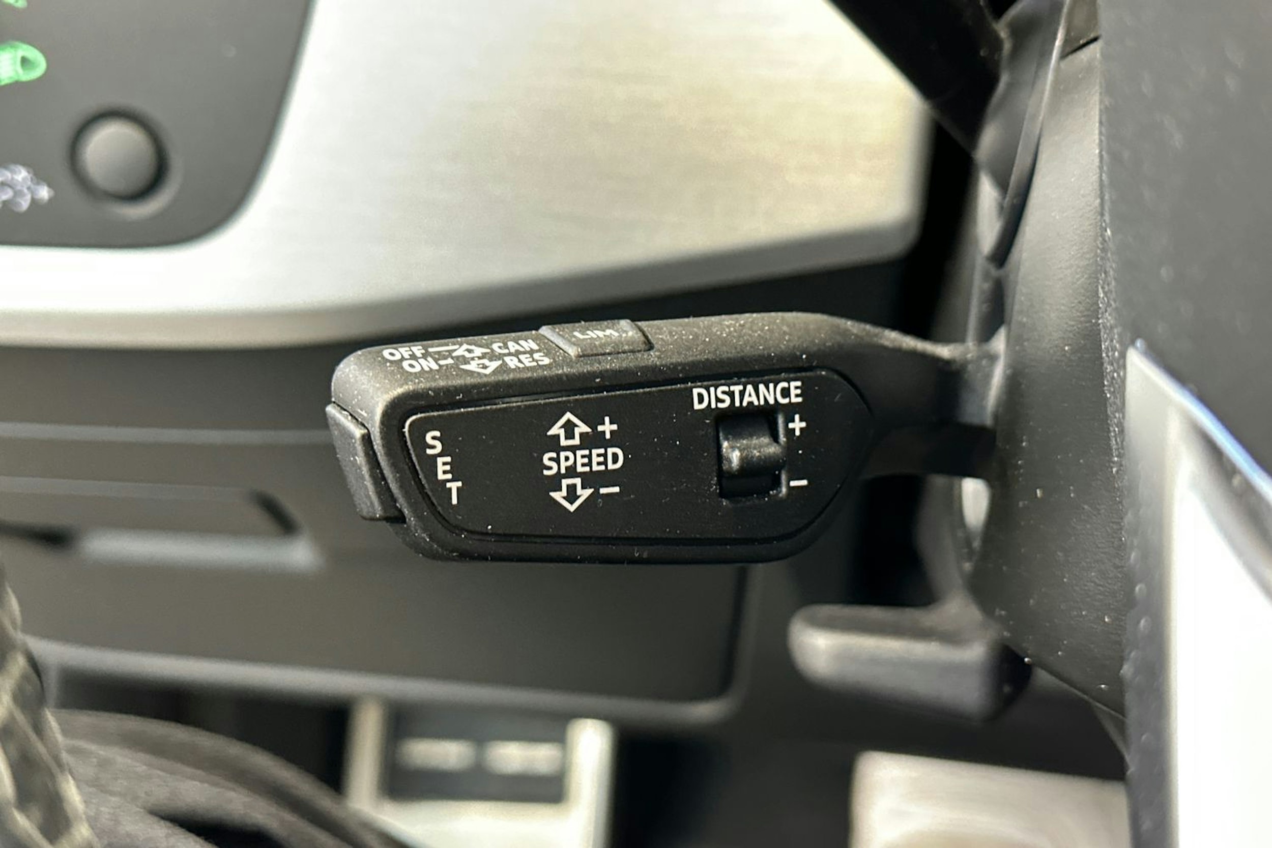 Musta Audi A4 2021 kuva 28.