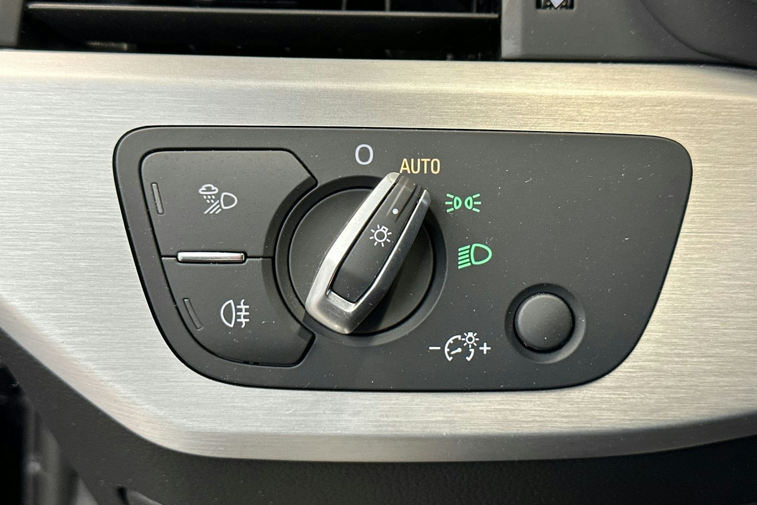 Musta Audi A4 2021 kuva 31.