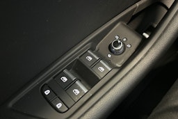 Musta Audi A4 2021 kuva 32.
