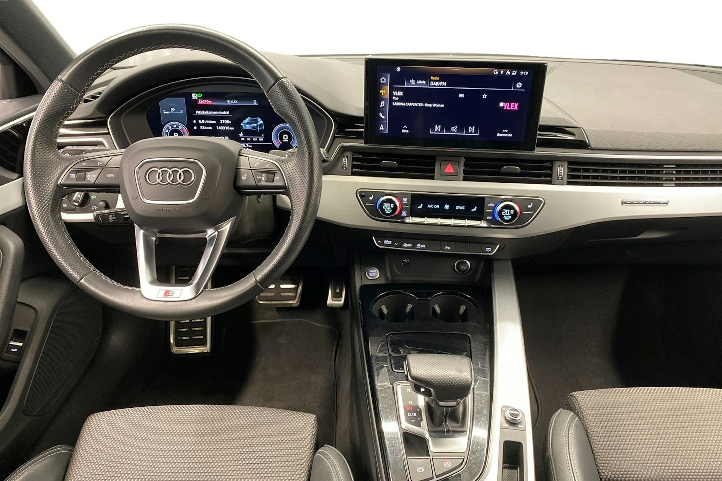 valkoinen Audi A4 2021 kuva 9.