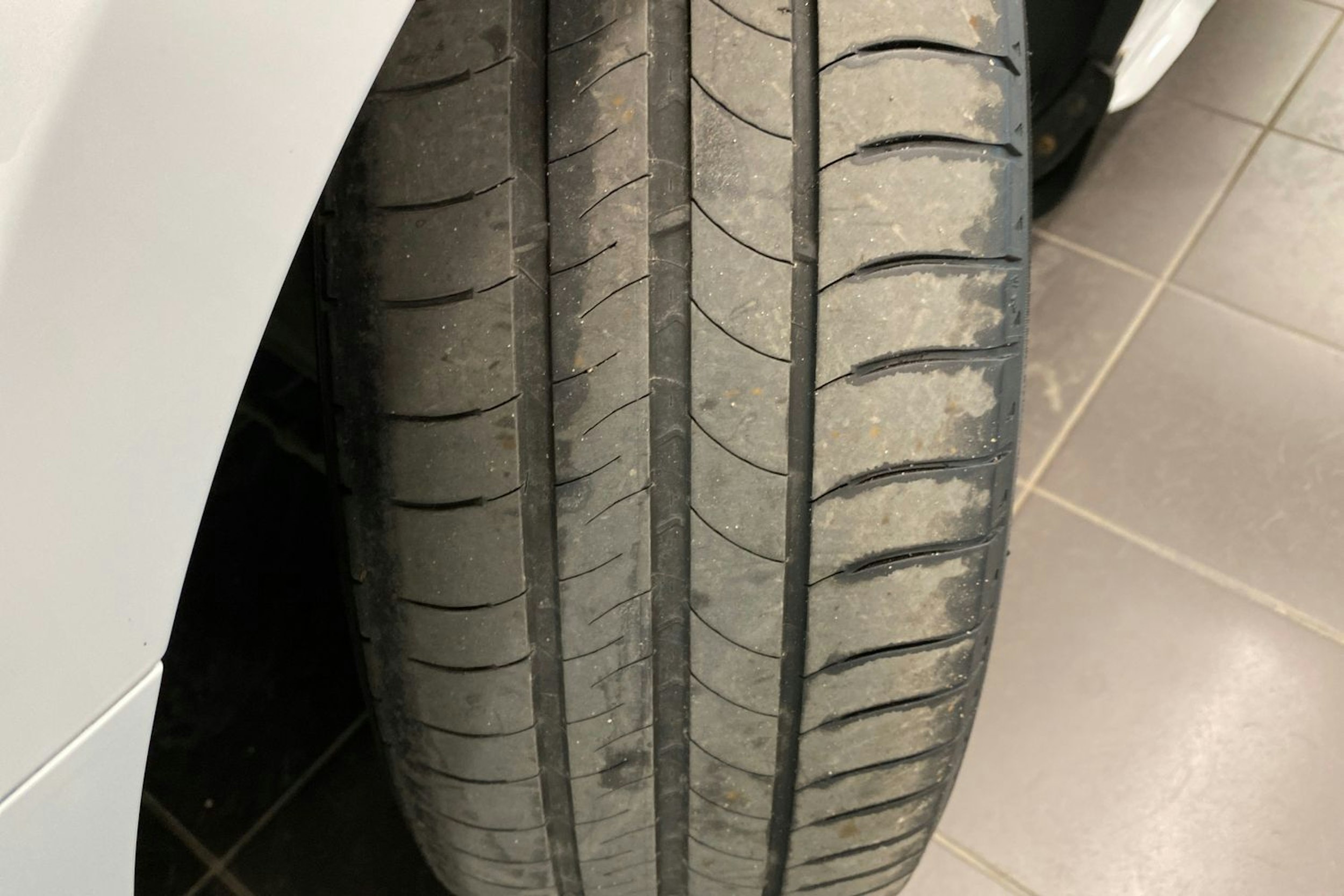 valkoinen Audi A4 2021 kuva 15.