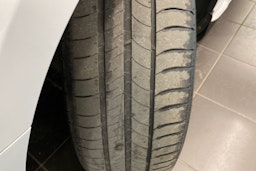 valkoinen Audi A4 2021 kuva 15.