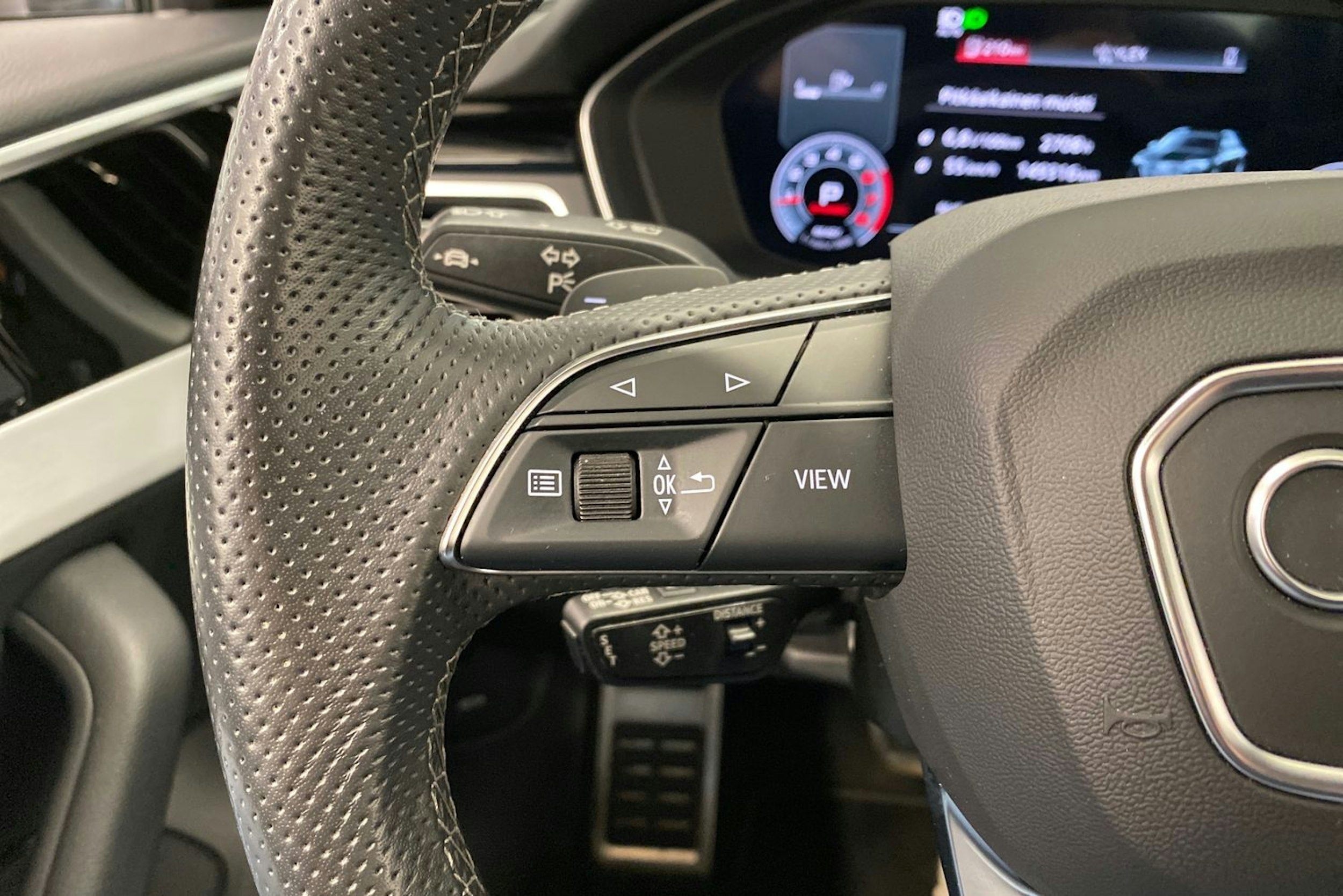 valkoinen Audi A4 2021 kuva 16.