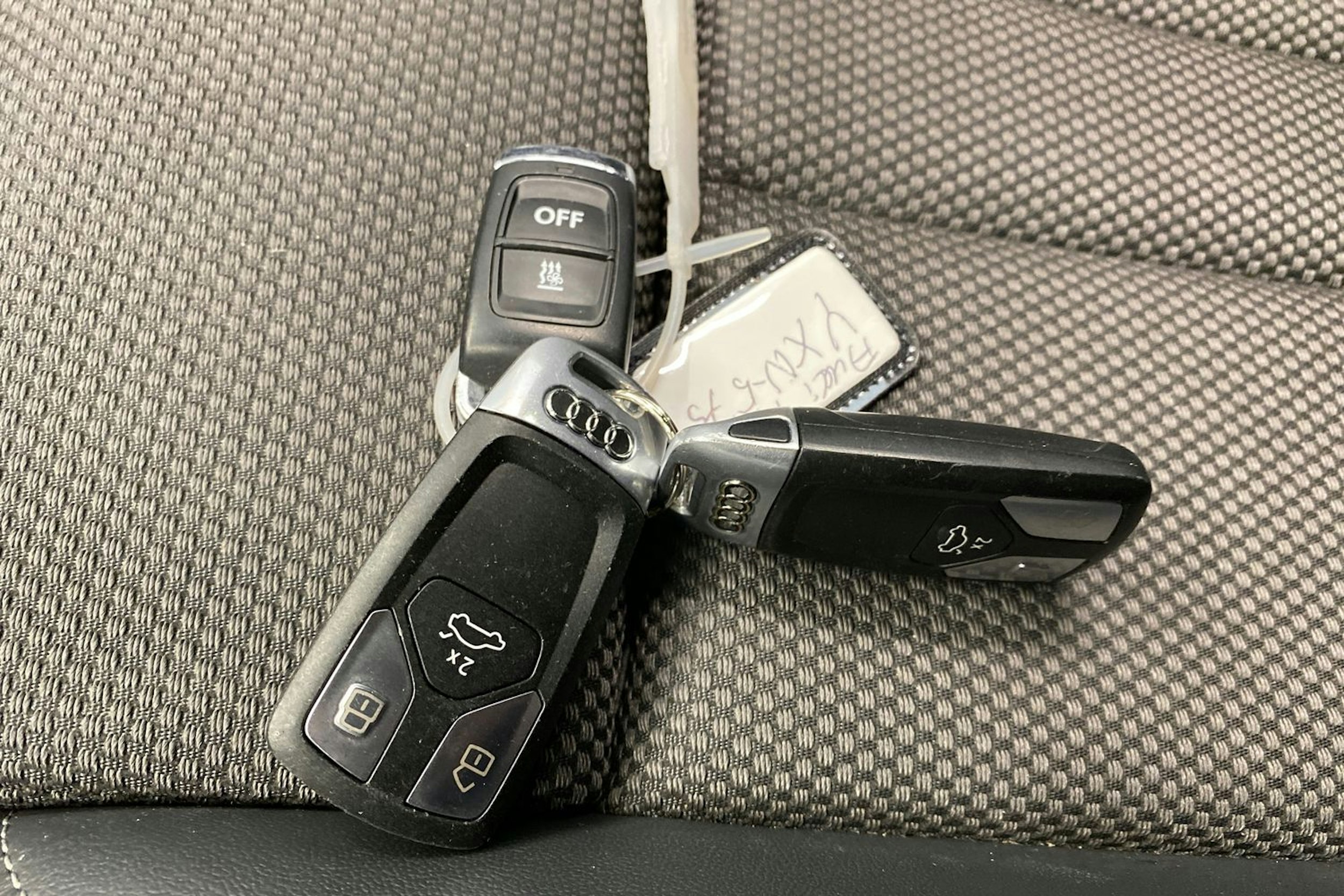 valkoinen Audi A4 2021 kuva 18.