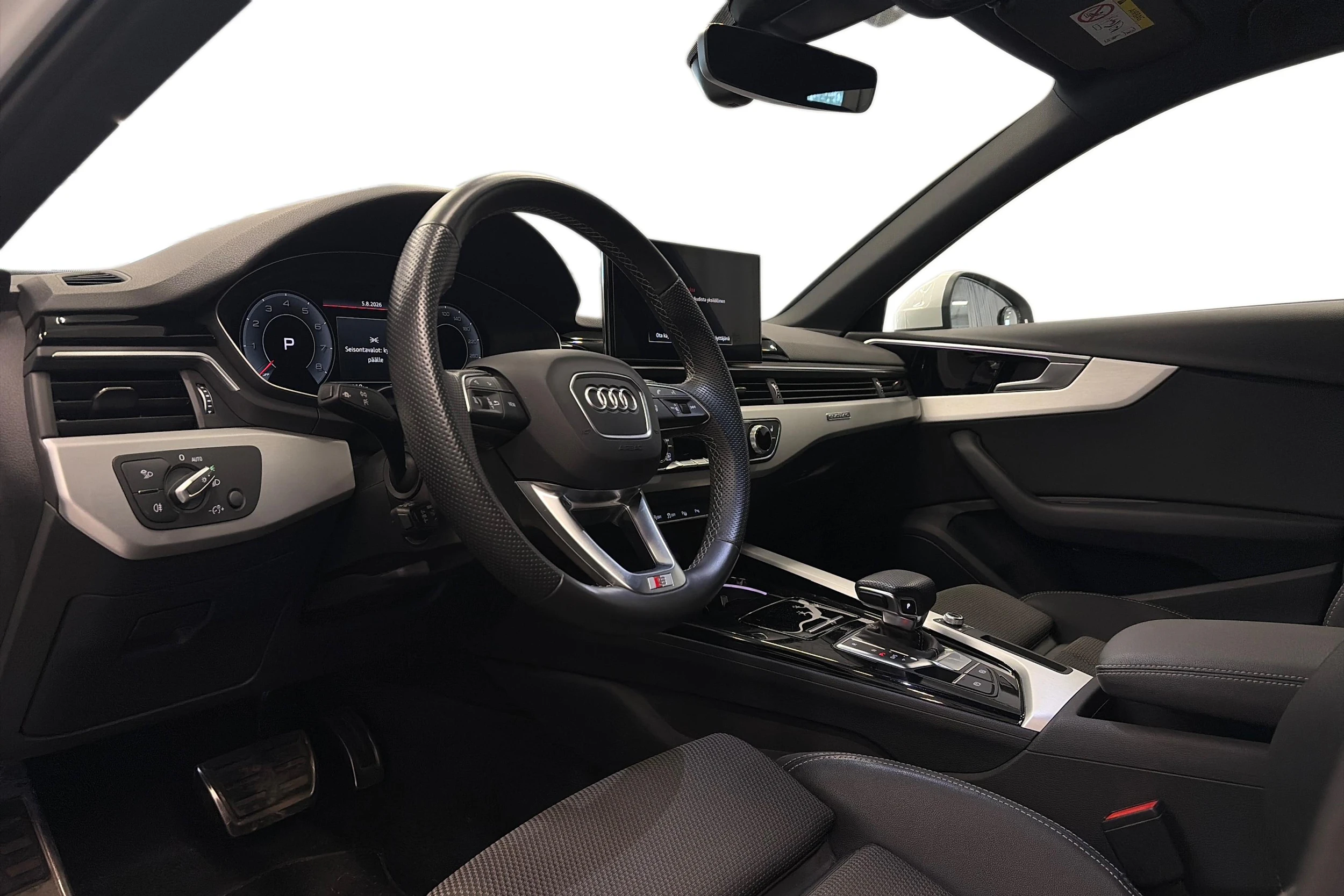 valkoinen Audi A4 2021 kuva 3.