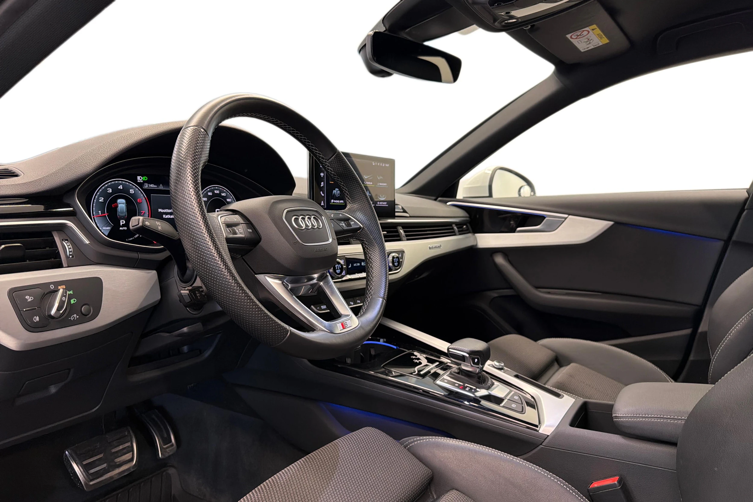 valkoinen Audi A4 2021 kuva 6.