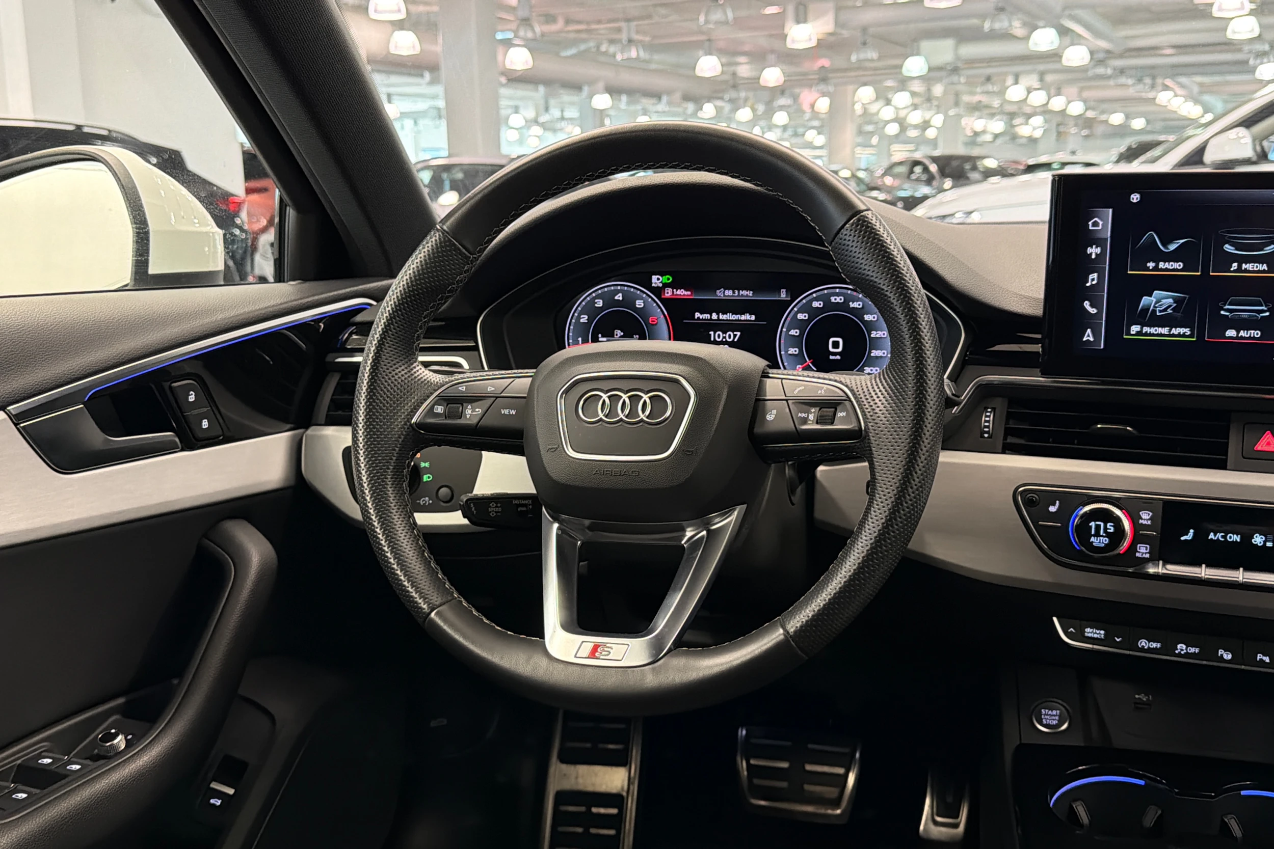 valkoinen Audi A4 2021 kuva 15.