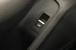 valkoinen Audi A4 2021 kuva 33.
