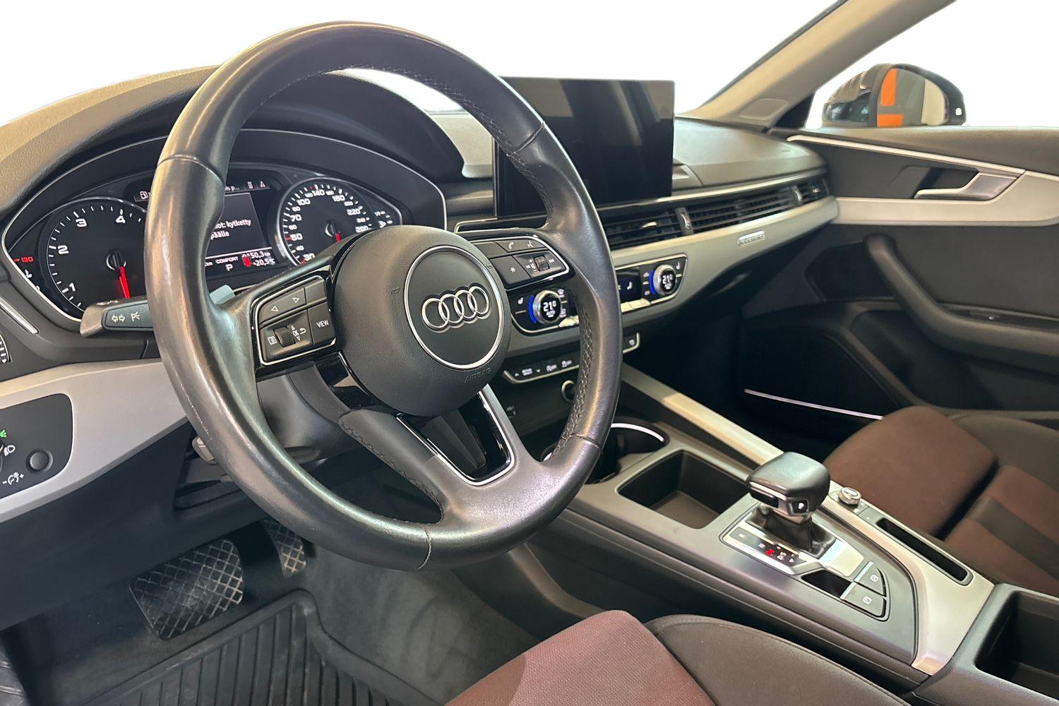 Audi A4 2021, kuva 6/25