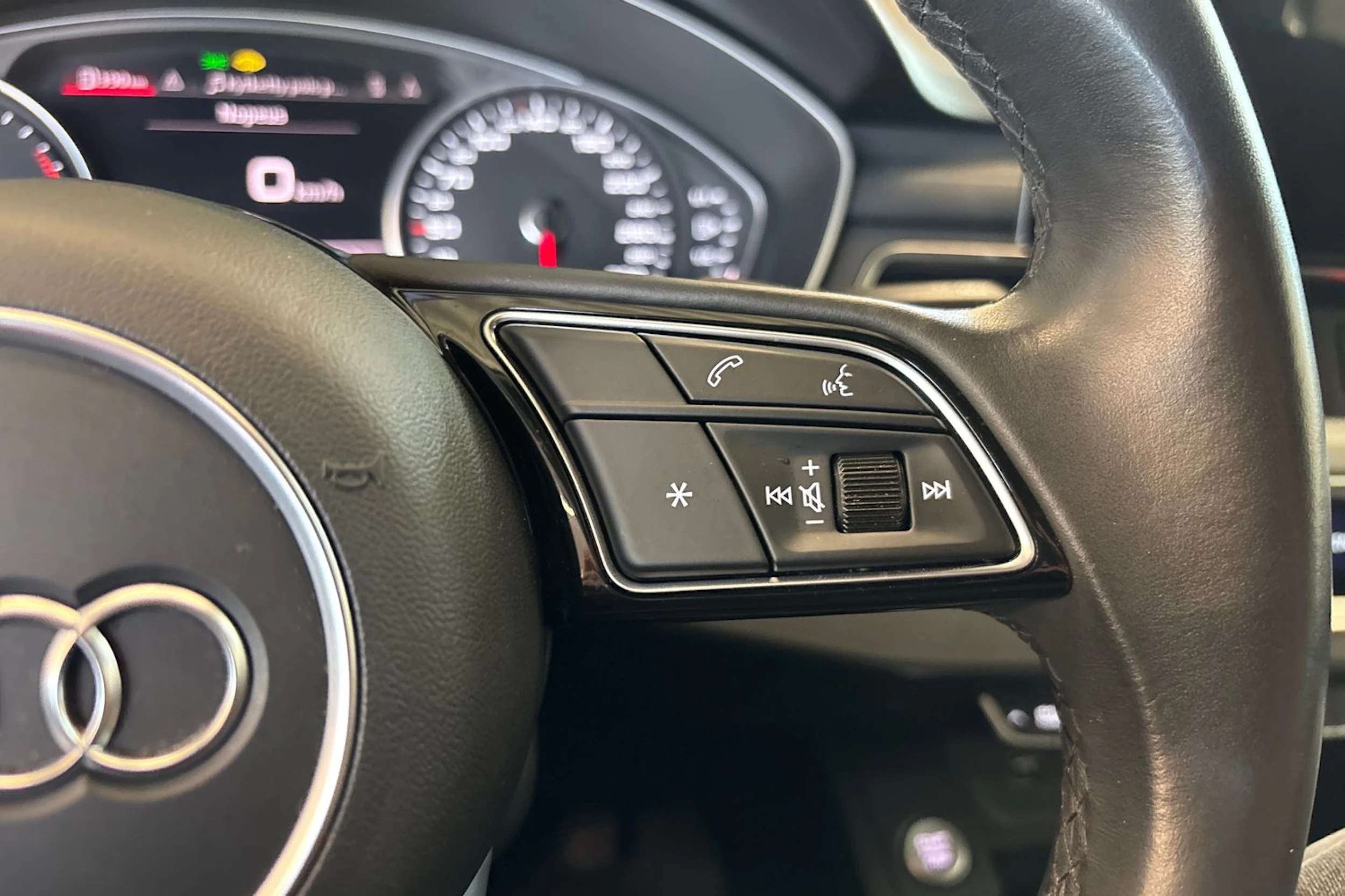 musta Audi A4 2021 kuva 16.