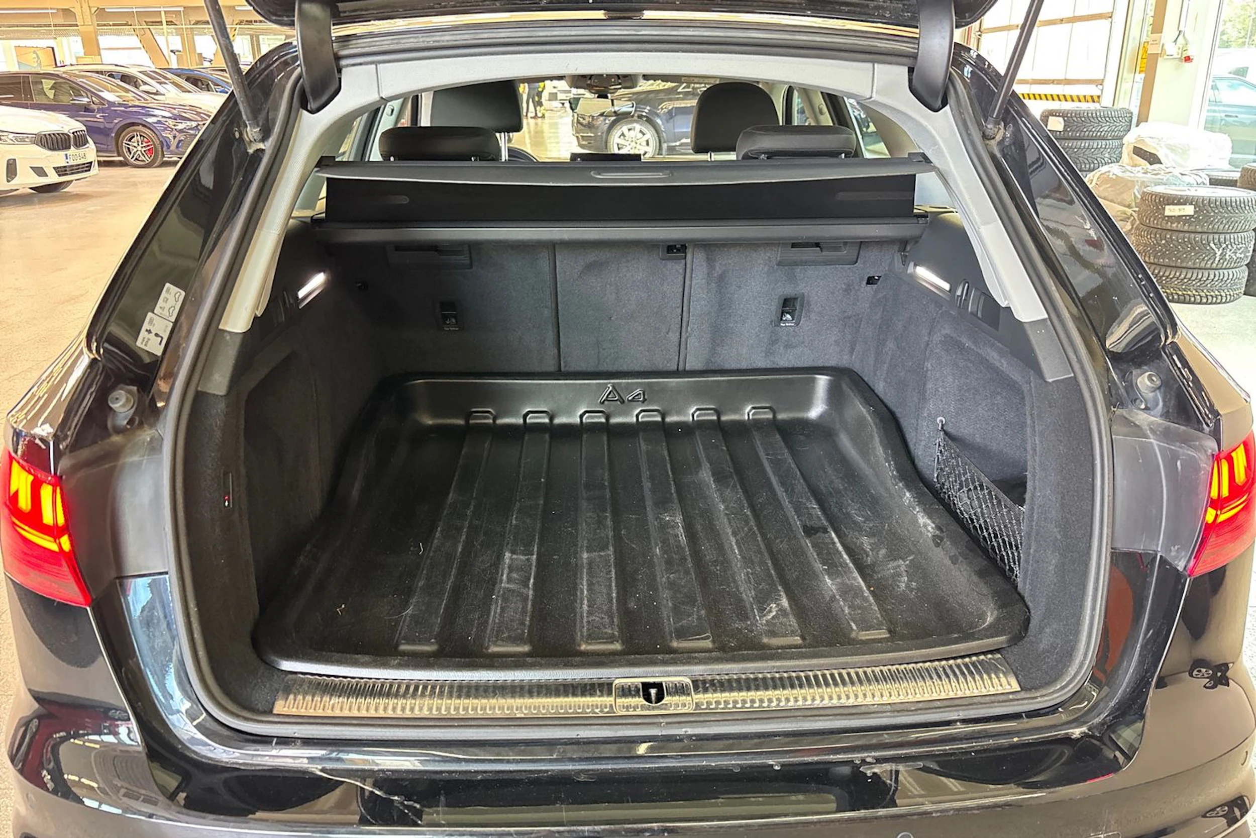 musta Audi A4 2021 kuva 22.