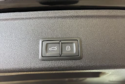 musta Audi A4 2021 kuva 23.