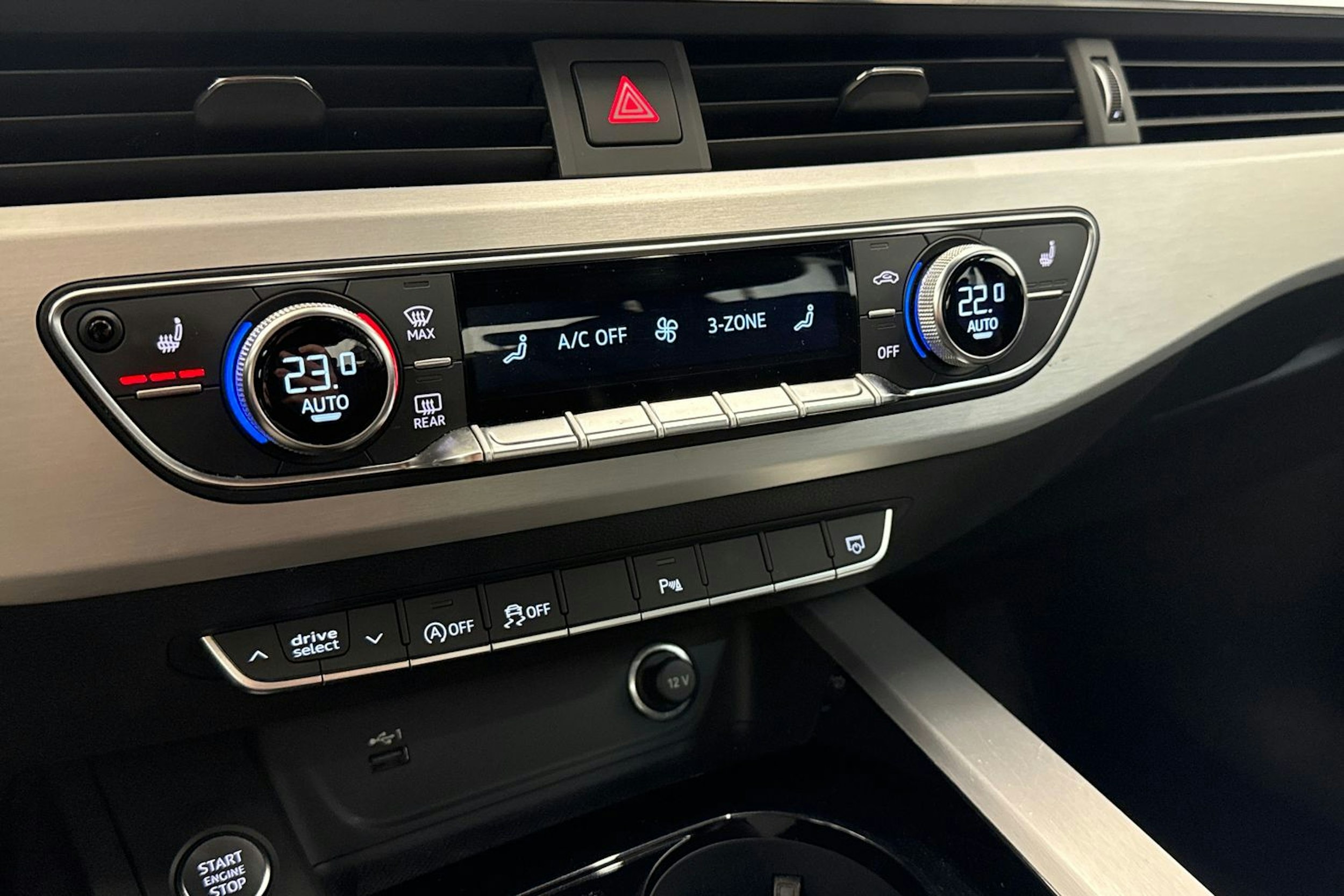 musta Audi A4 2022 kuva 19.