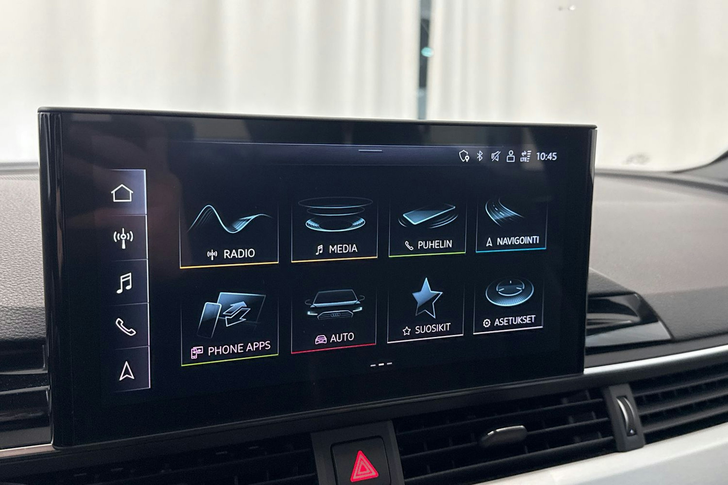 musta Audi A4 2022 kuva 20.