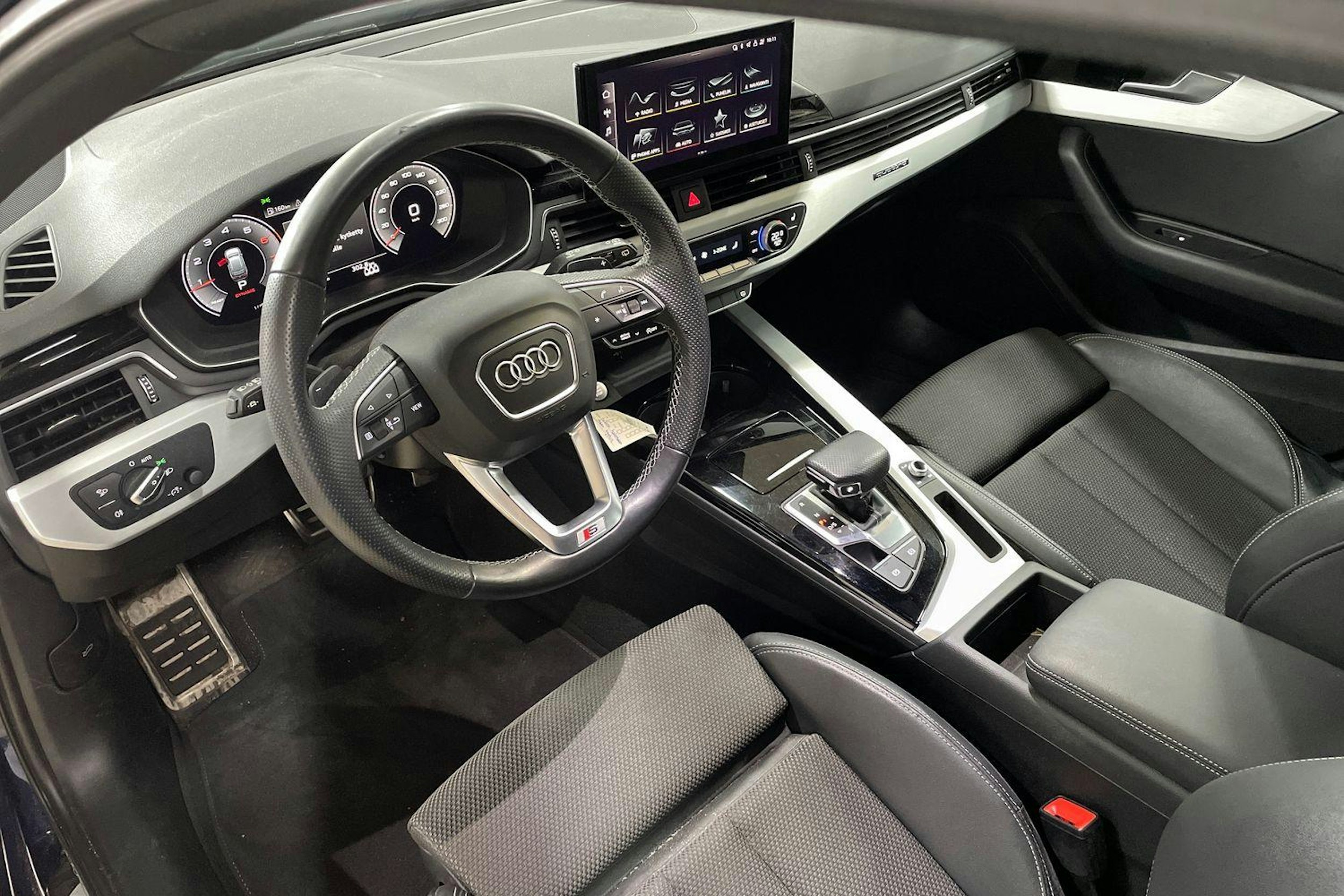 Sininen Audi A4 2022 kuva 6.