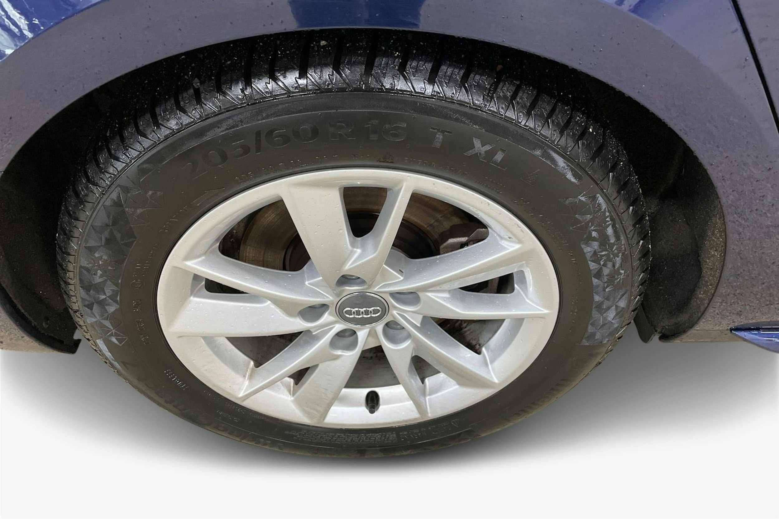 Sininen Audi A4 2022 kuva 9.