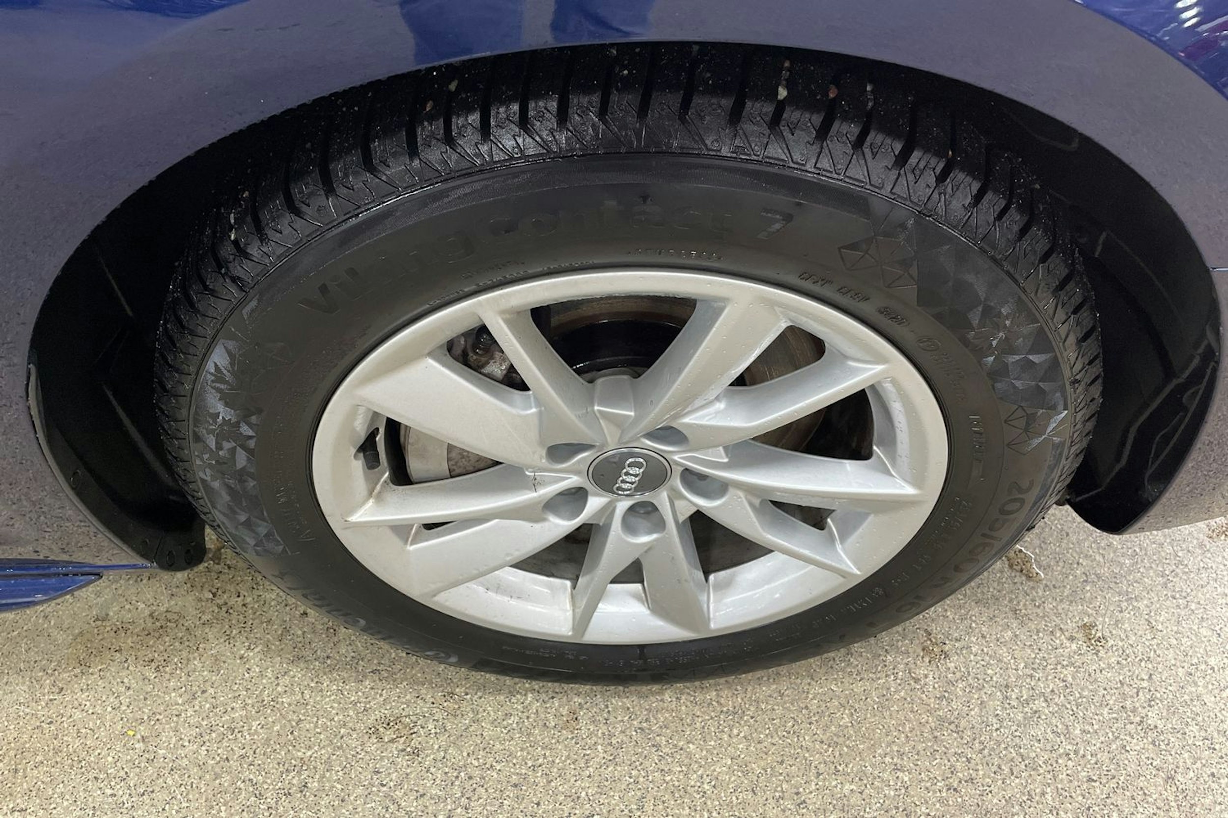 Sininen Audi A4 2022 kuva 10.