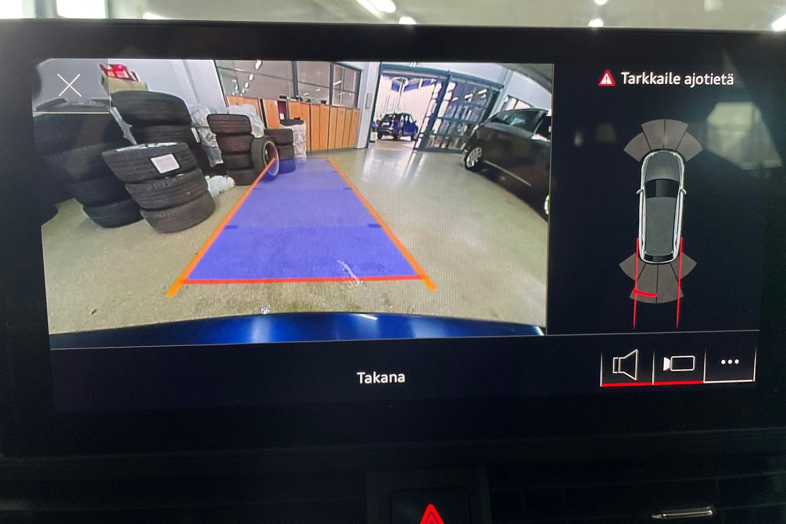 Sininen Audi A4 2022 kuva 18.