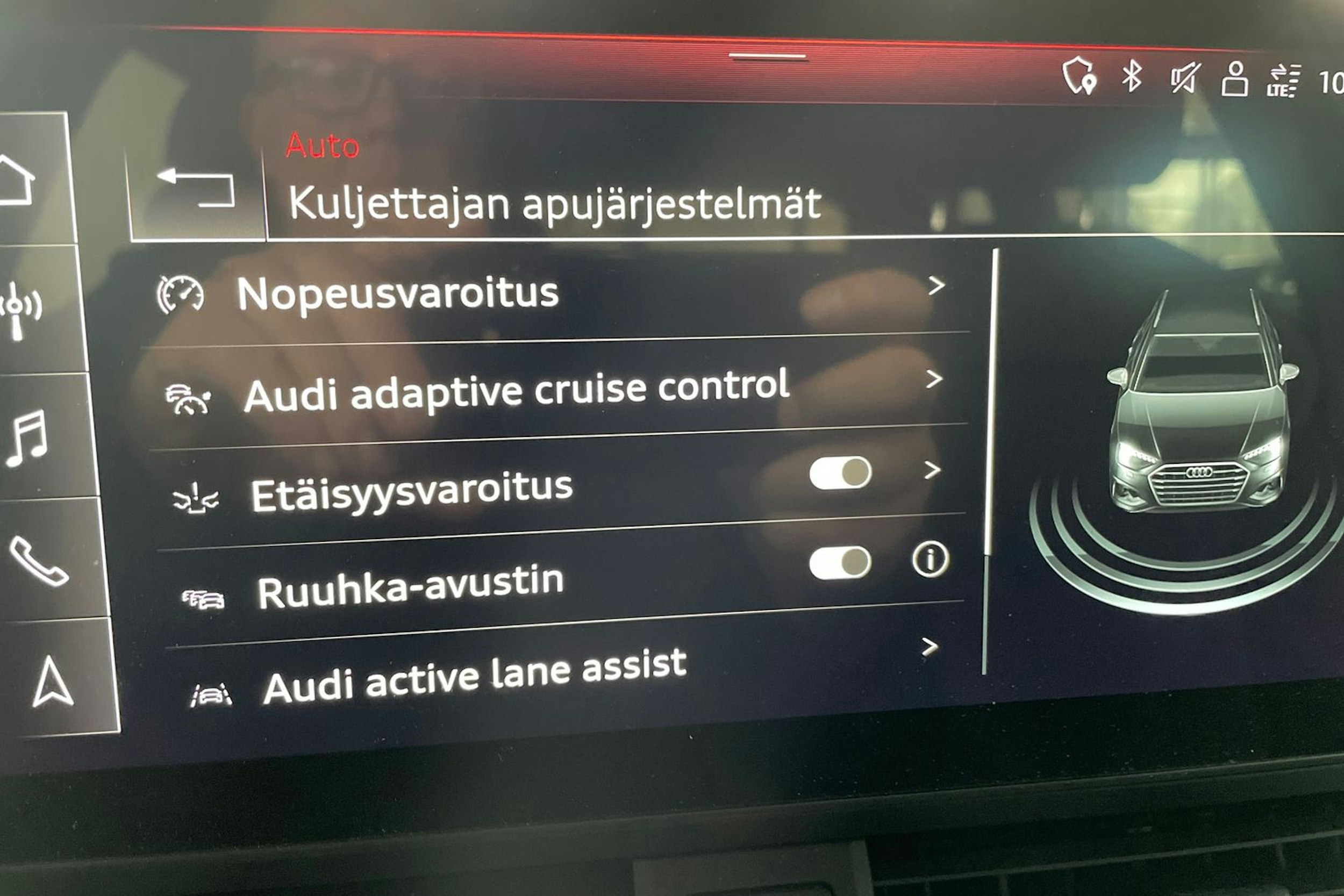 Sininen Audi A4 2022 kuva 19.
