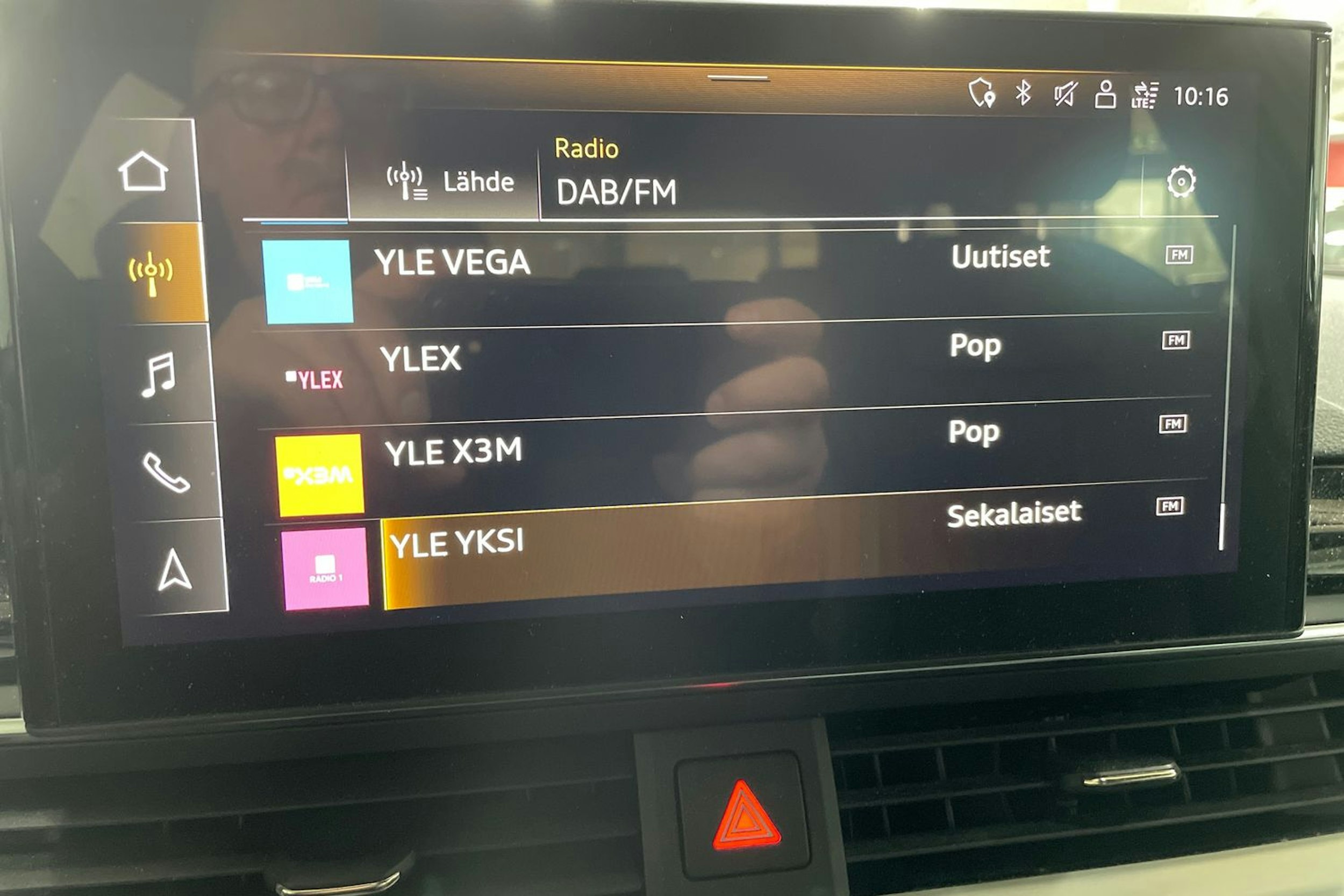 Sininen Audi A4 2022 kuva 20.