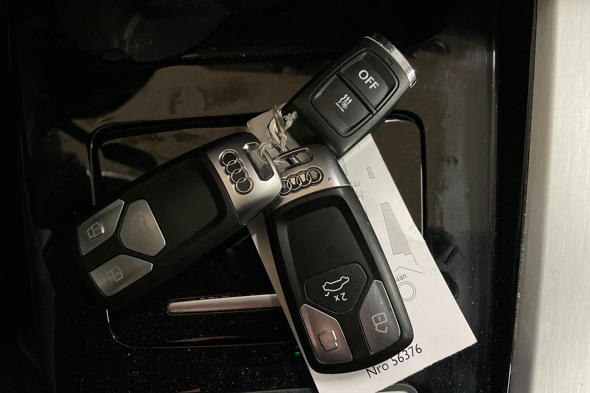 Sininen Audi A4 2022 kuva 21.