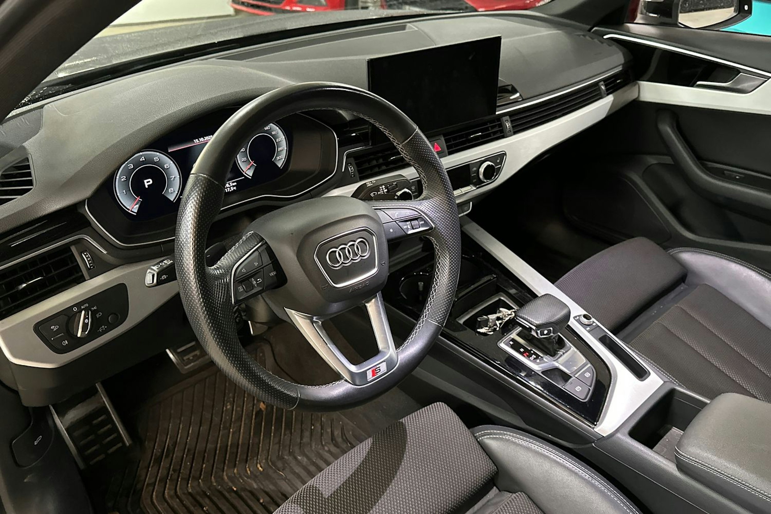 Musta Audi A4 2022 kuva 3.