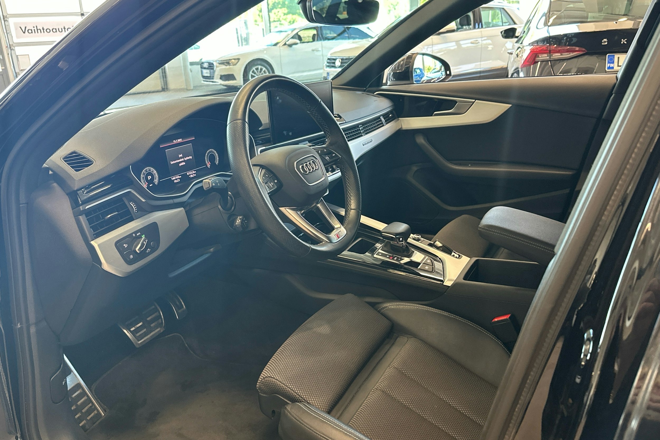 musta Audi A4 2022 kuva 6.