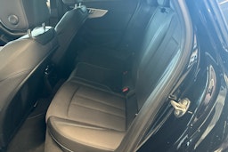musta Audi A4 2022 kuva 8.
