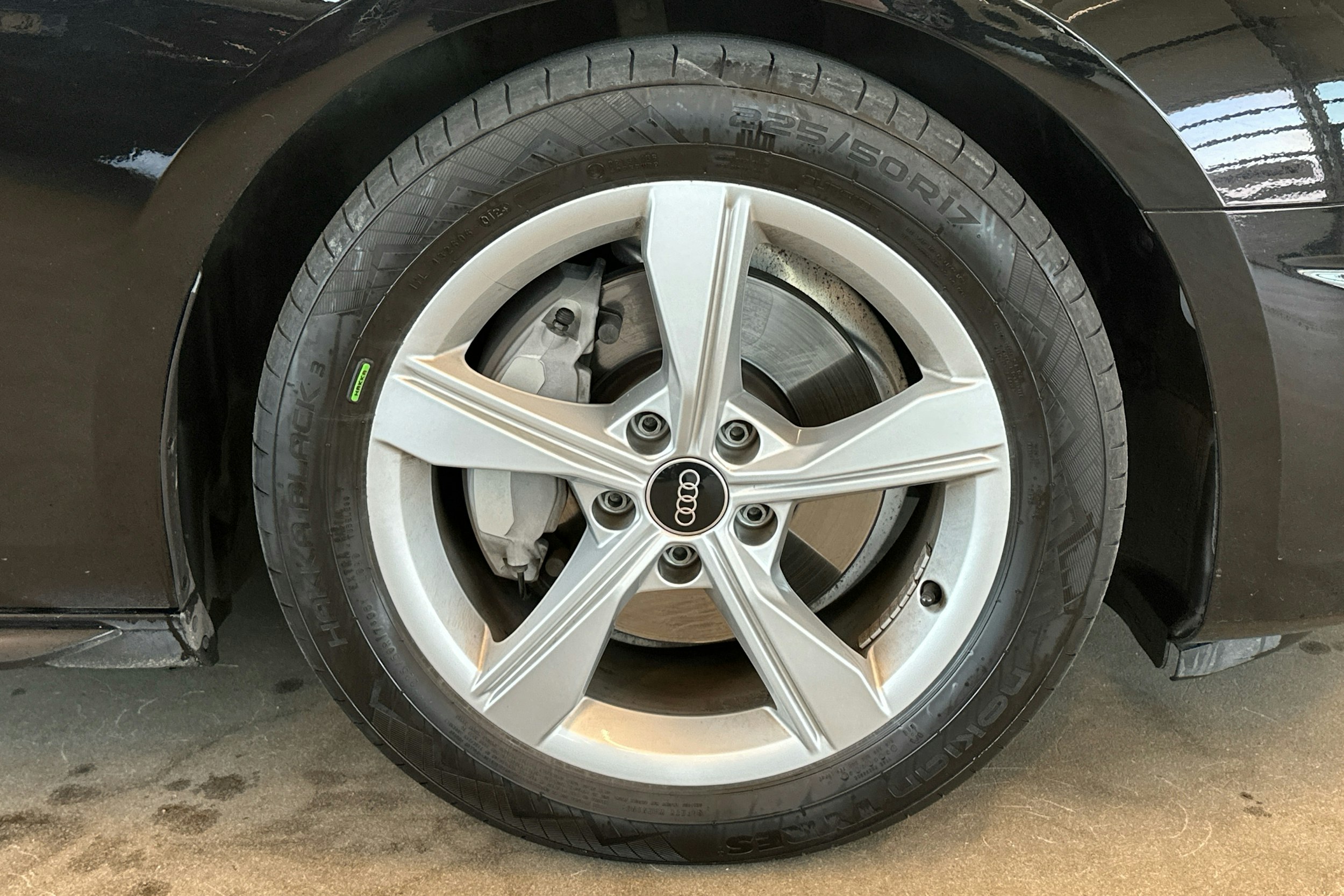 musta Audi A4 2022 kuva 9.