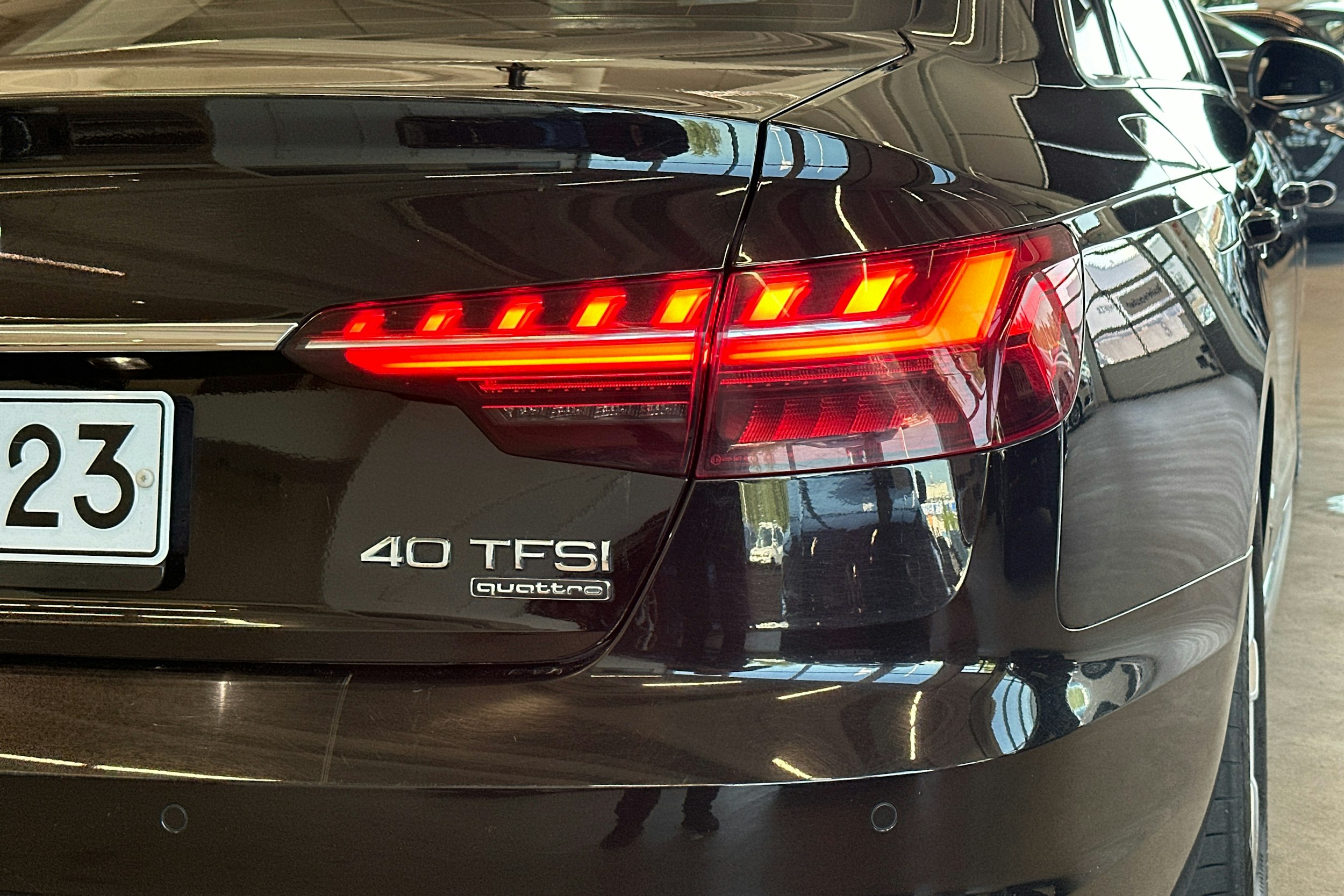 musta Audi A4 2022 kuva 13.